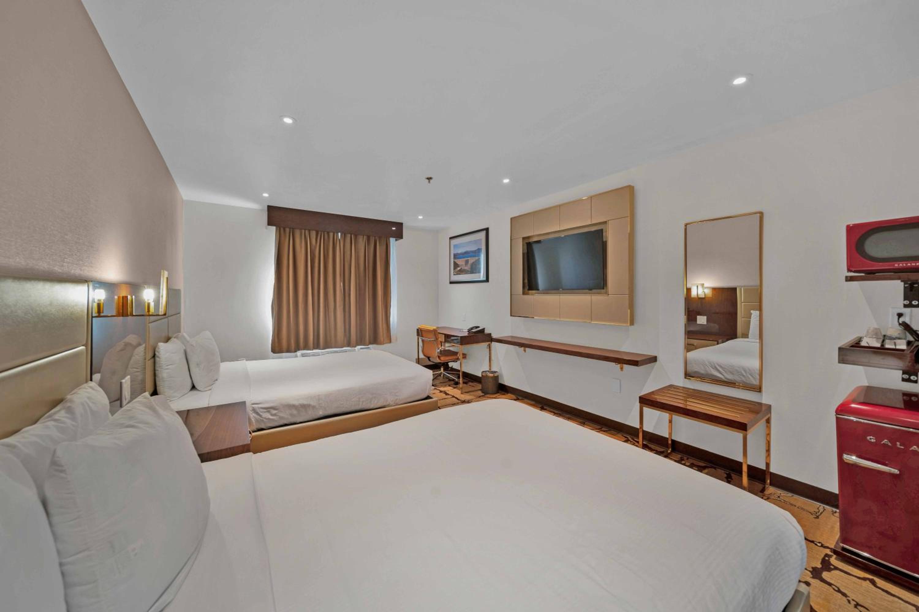 Queen Room with Two Queen Beds - Non-Smoking