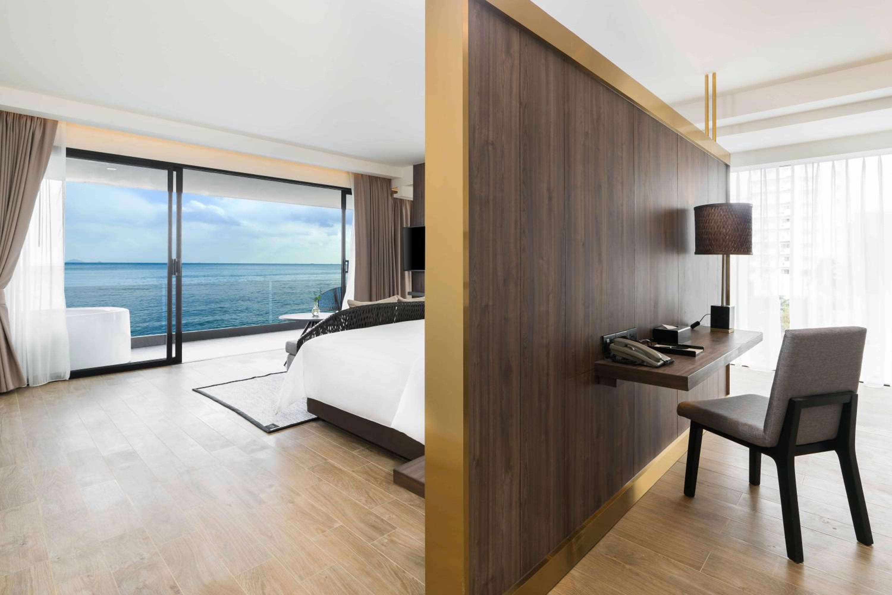 Ocean Suite Skybath