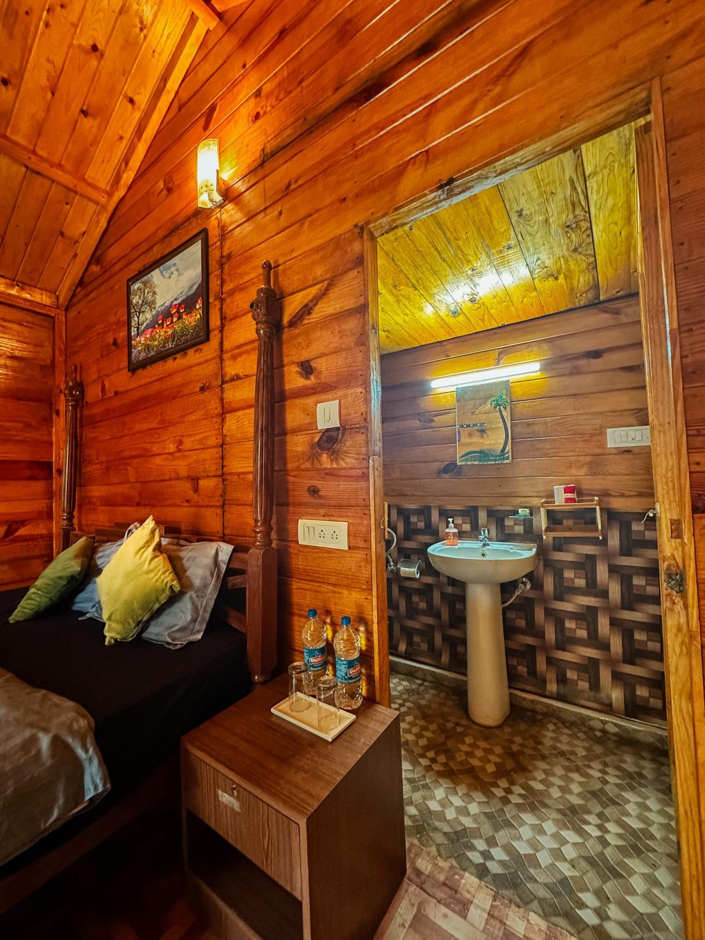 Deluxe Double Room with Side Sea View