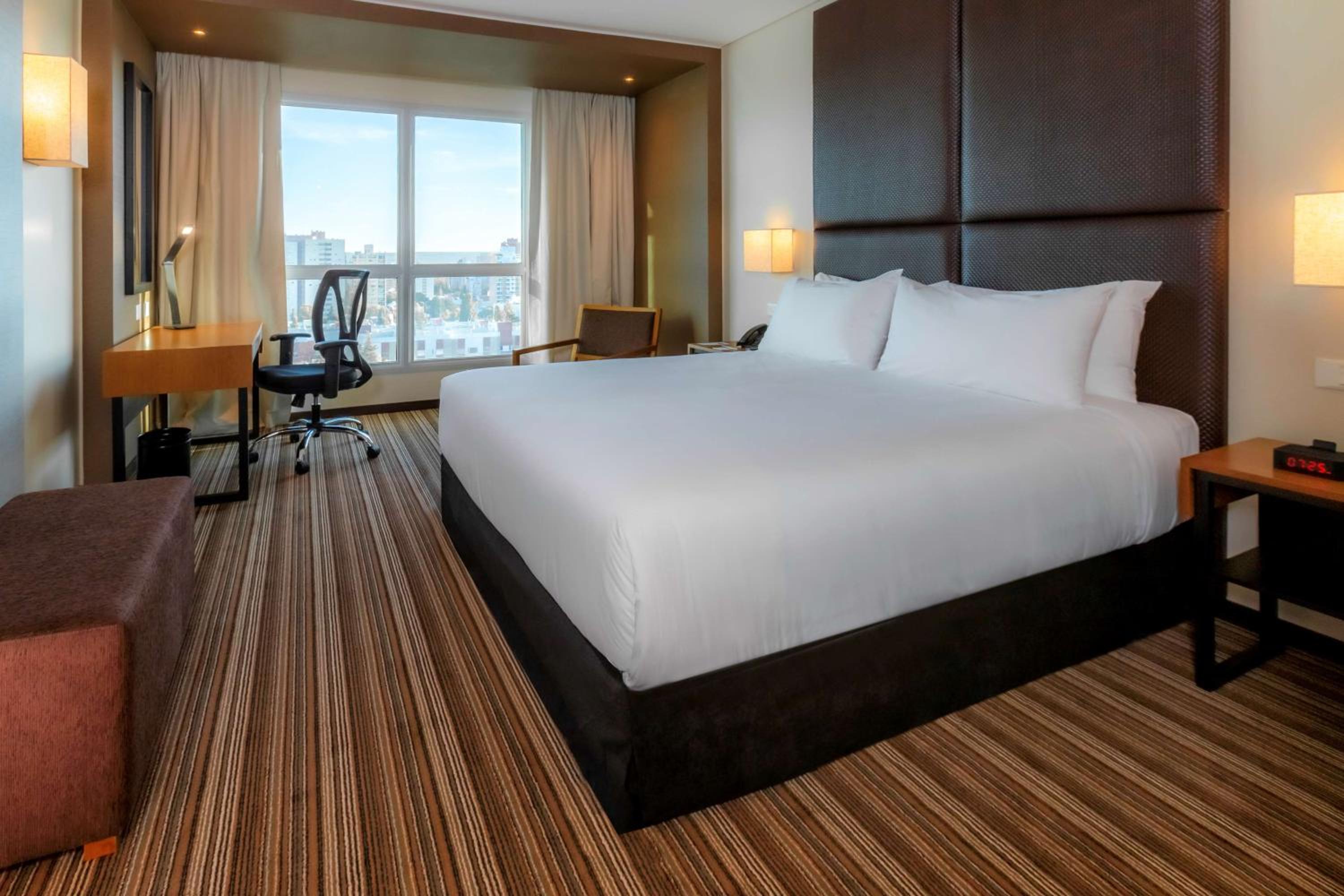 Queen Room with City View