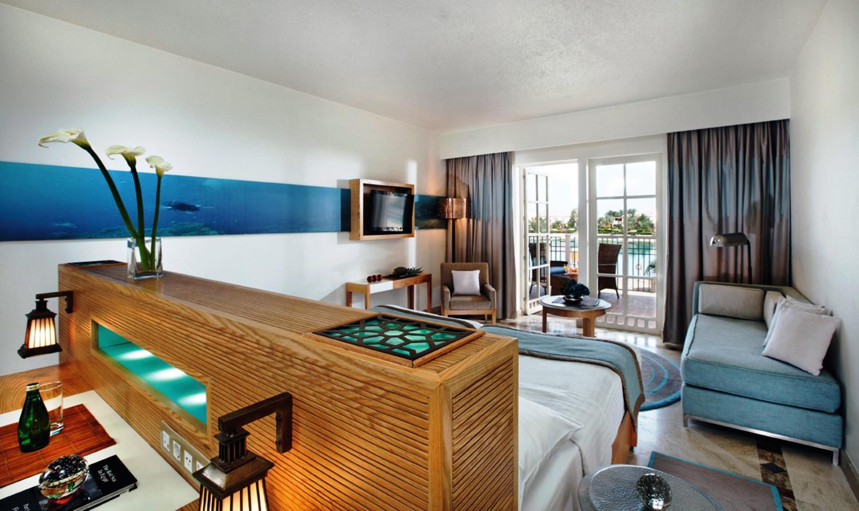 Deluxe King Room with Lagoon View