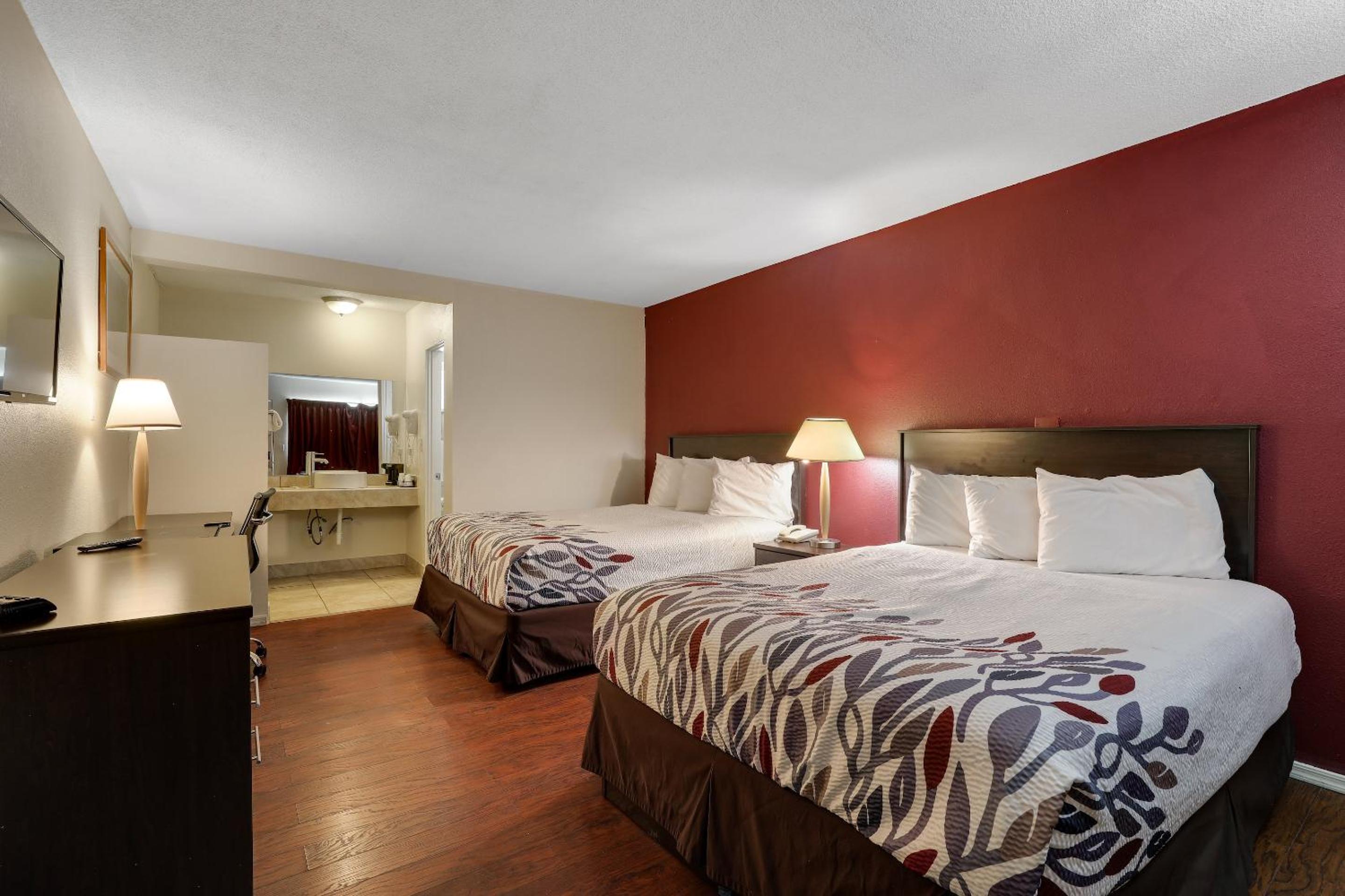  Superior Room with Two Queen Beds Non-Smoking