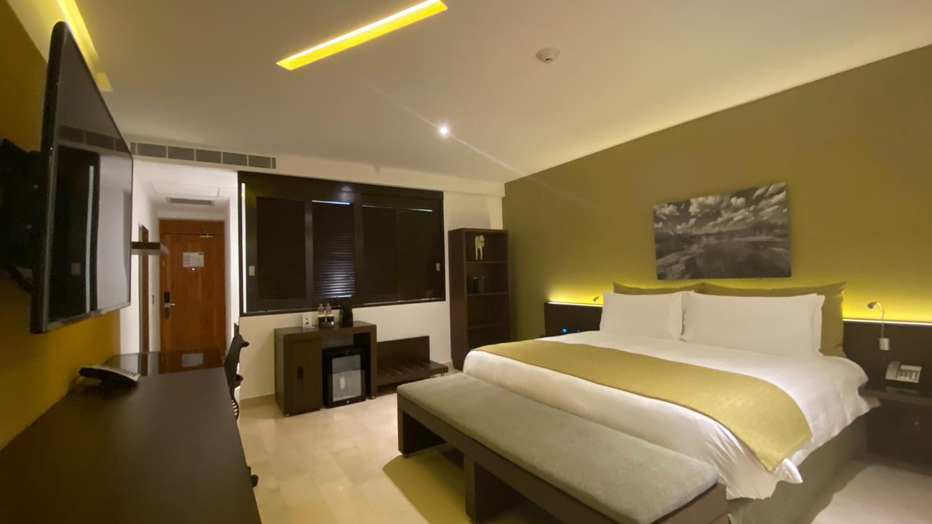 Club Signature Room with One King Bed