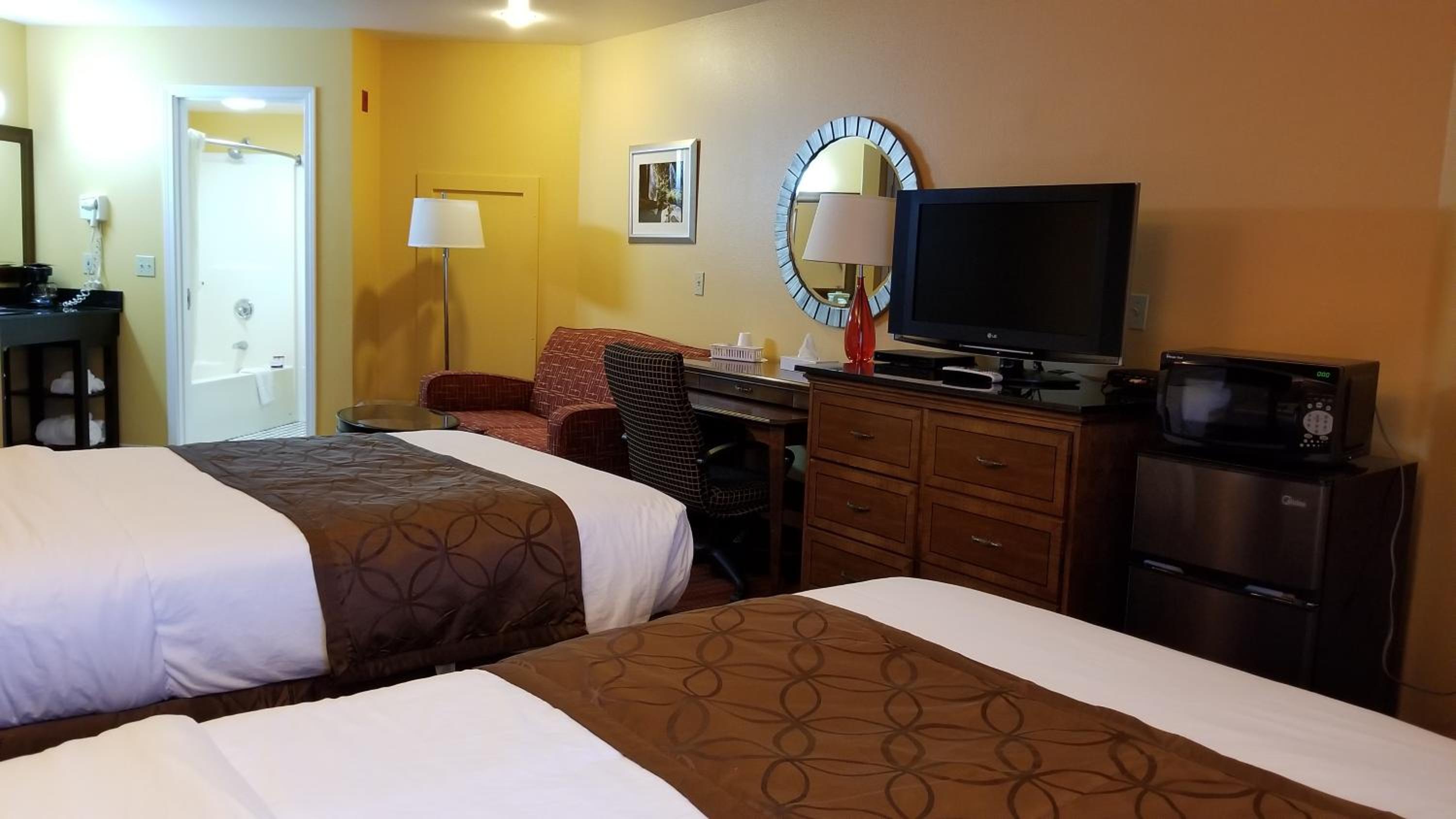 Two Deluxe Beds with Sofa Bed - No Pets Allowed