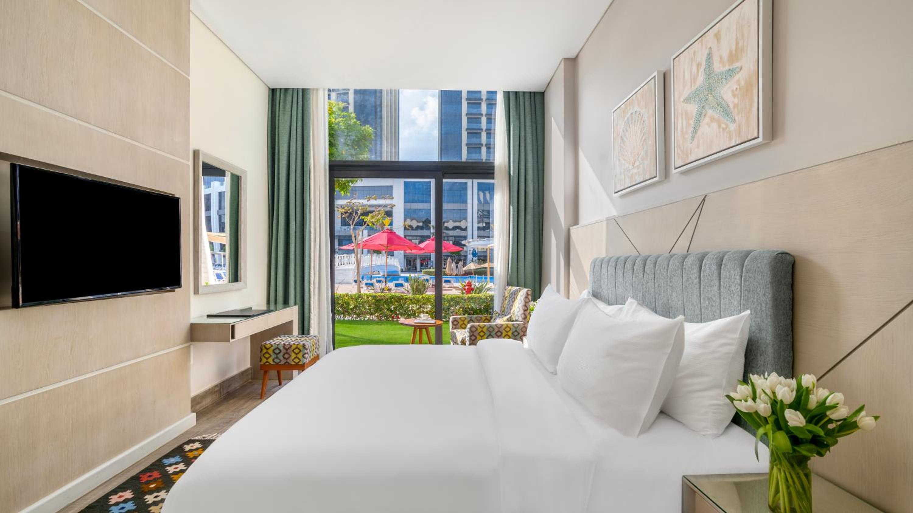 Junior Suite with Pool Access