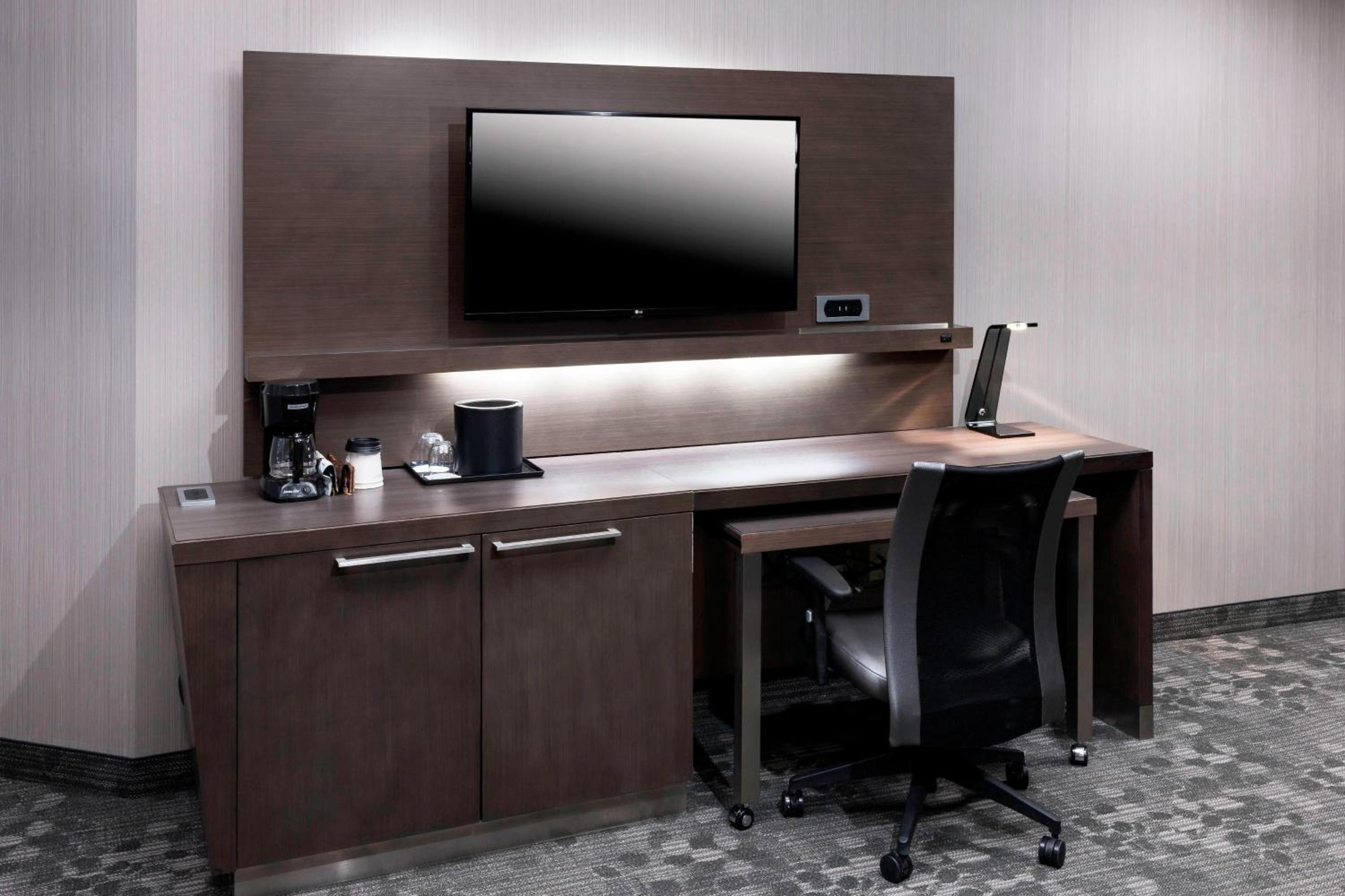 One-Bedroom Deluxe King Suite with Sofa Bed