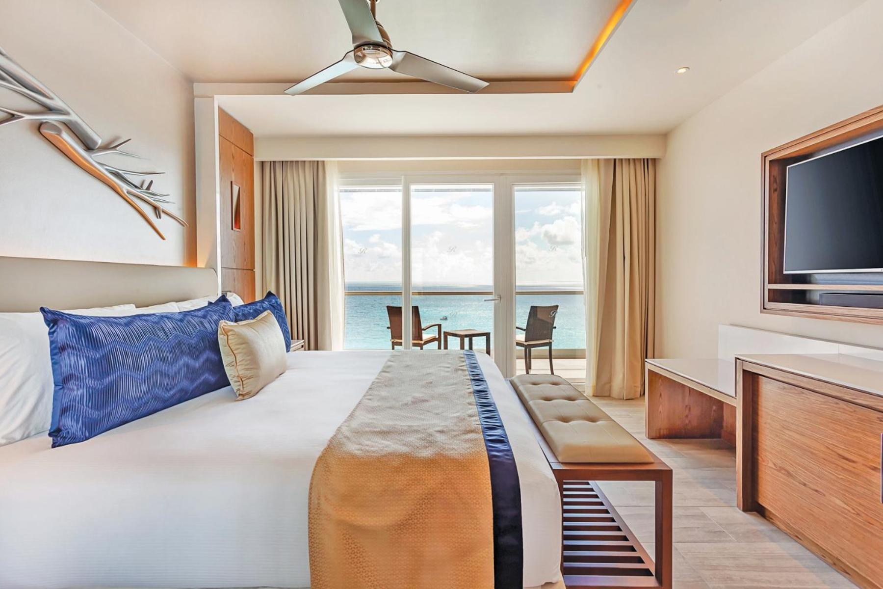 Luxury Junior Suite Ocean Front Diamond Club 