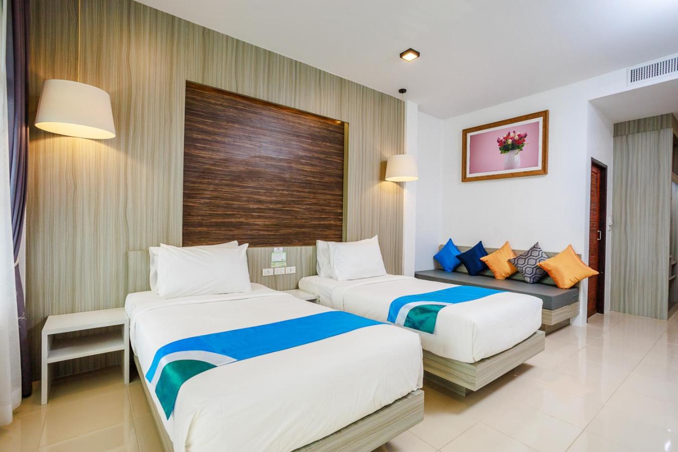 Deluxe Twin Room with Balcony
