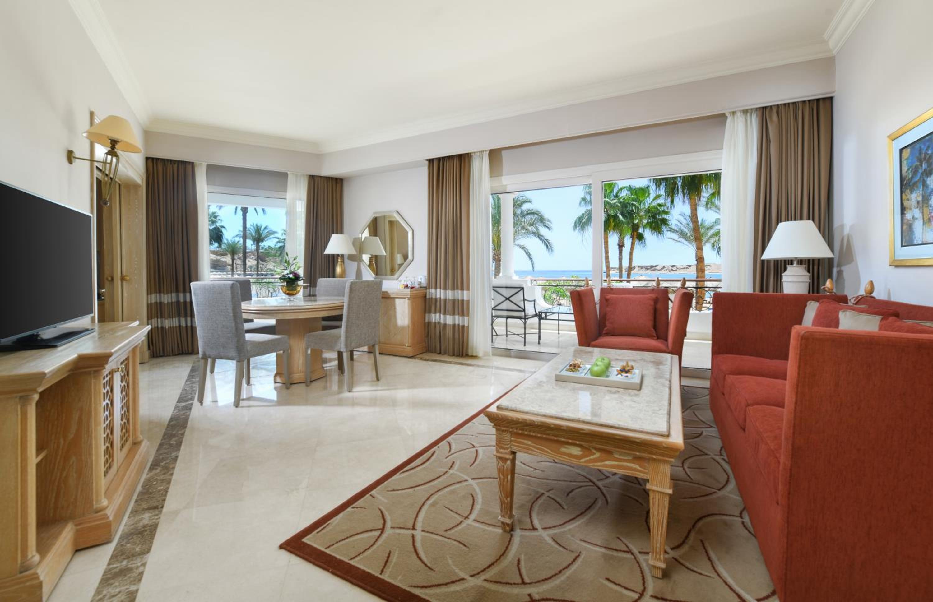 Executive Suite Queen or Twin Bed Sea View