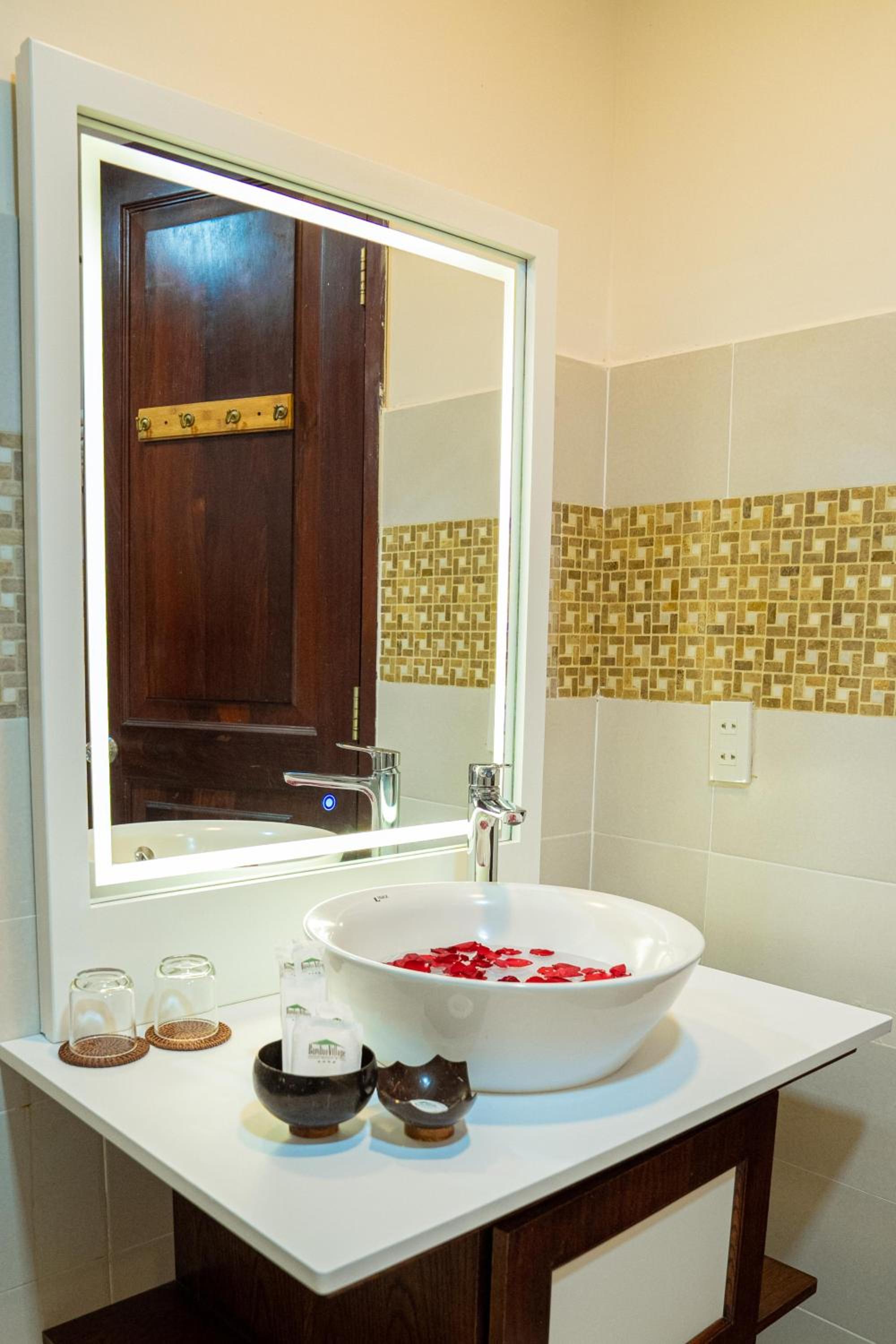 Cozy Double or Twin Room with Shared Balcony