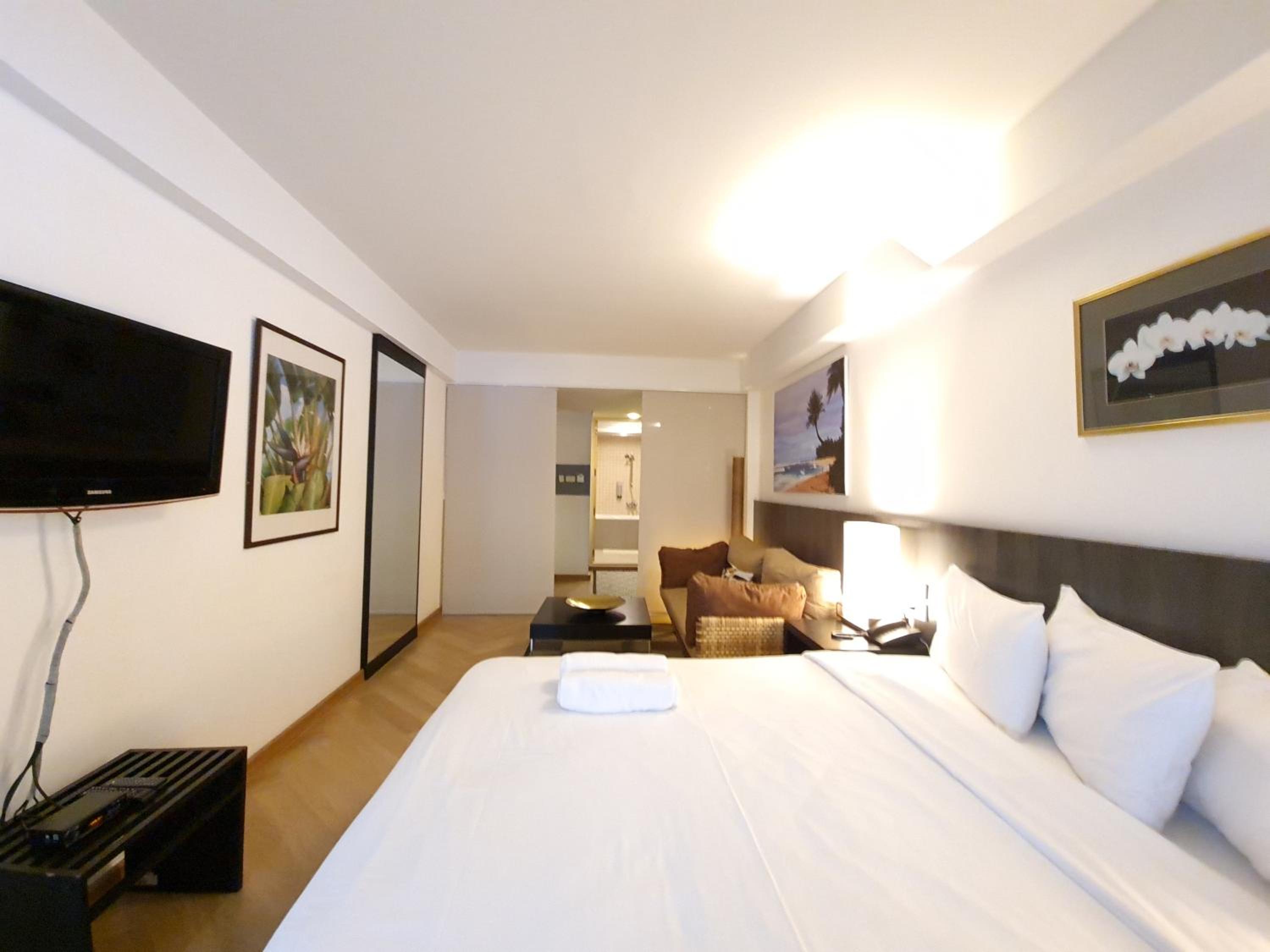 King Studio with Sofa Bed