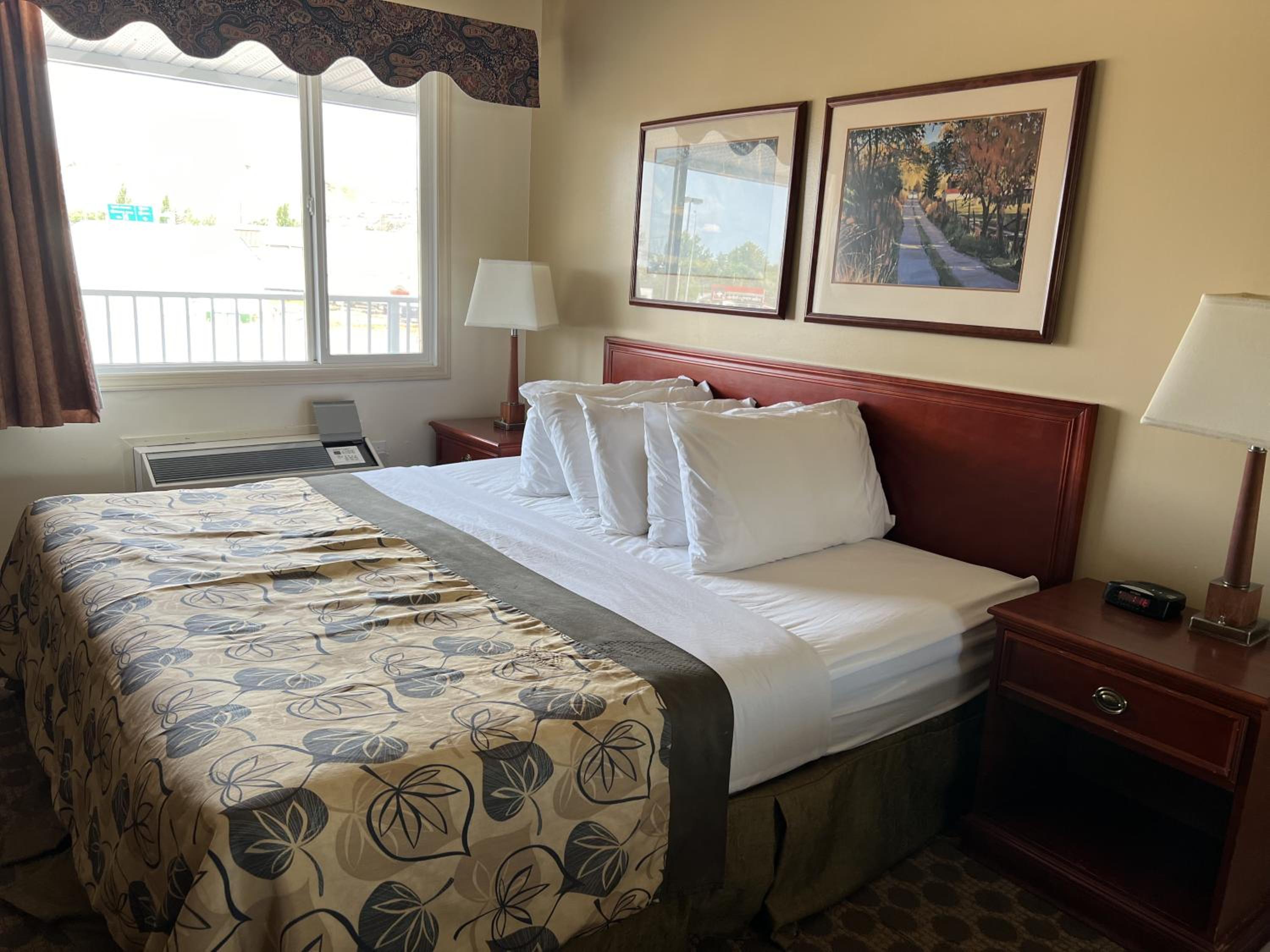1 King Bed, Suite, Jetted Tub, Non-Smoking