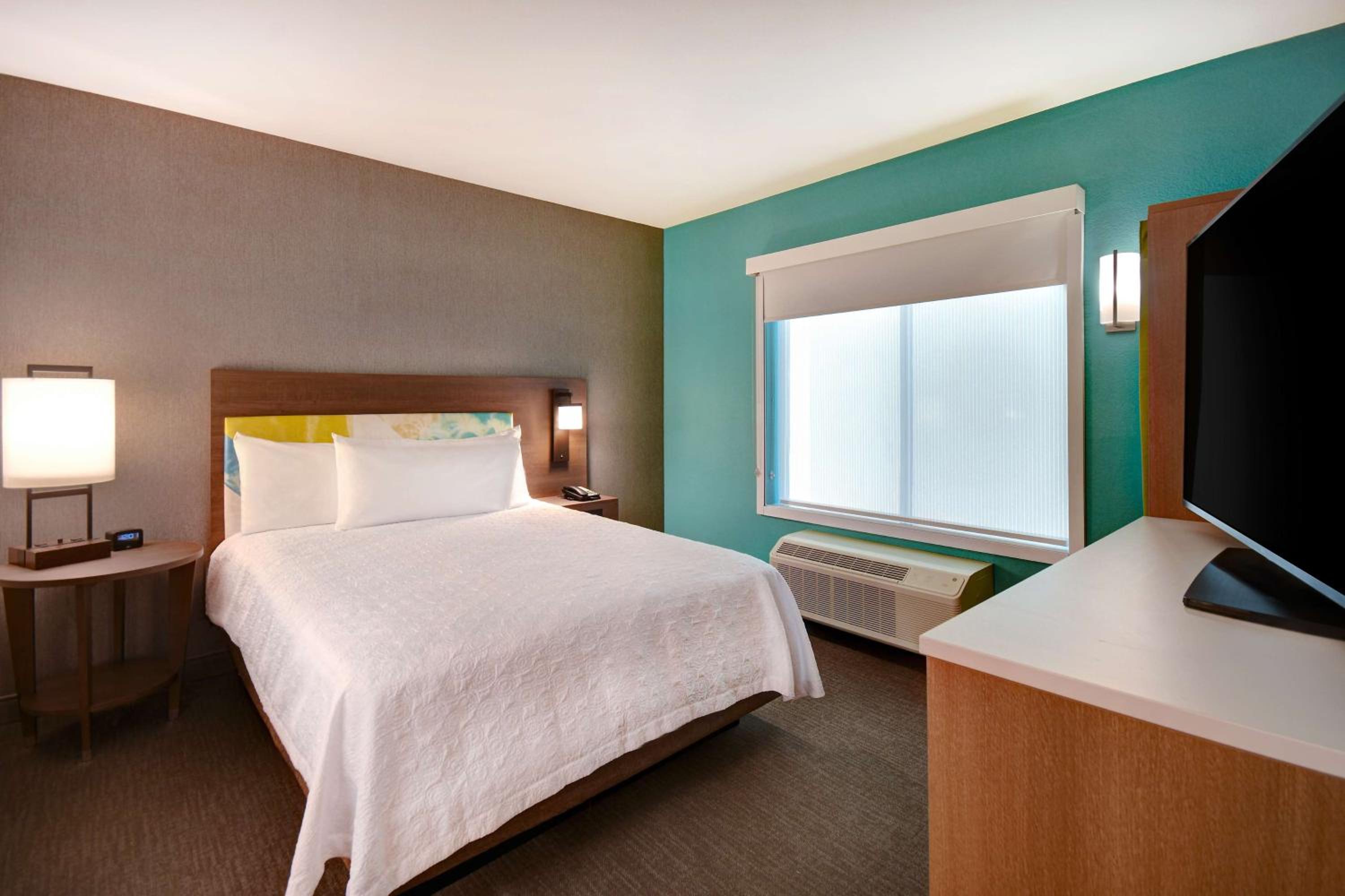 One-Bedroom Queen Suite - Non-Smoking