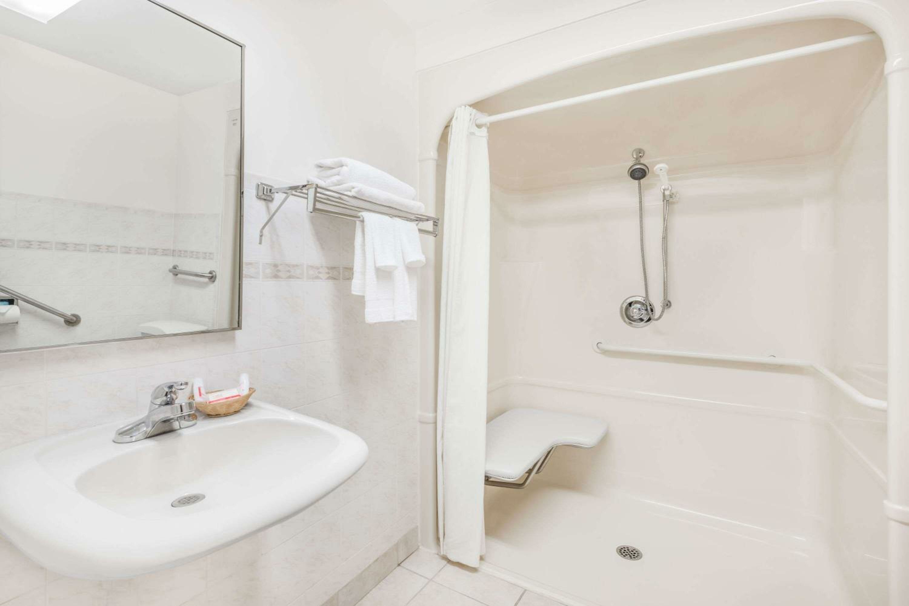 King Room - Disability Access - Non-Smoking