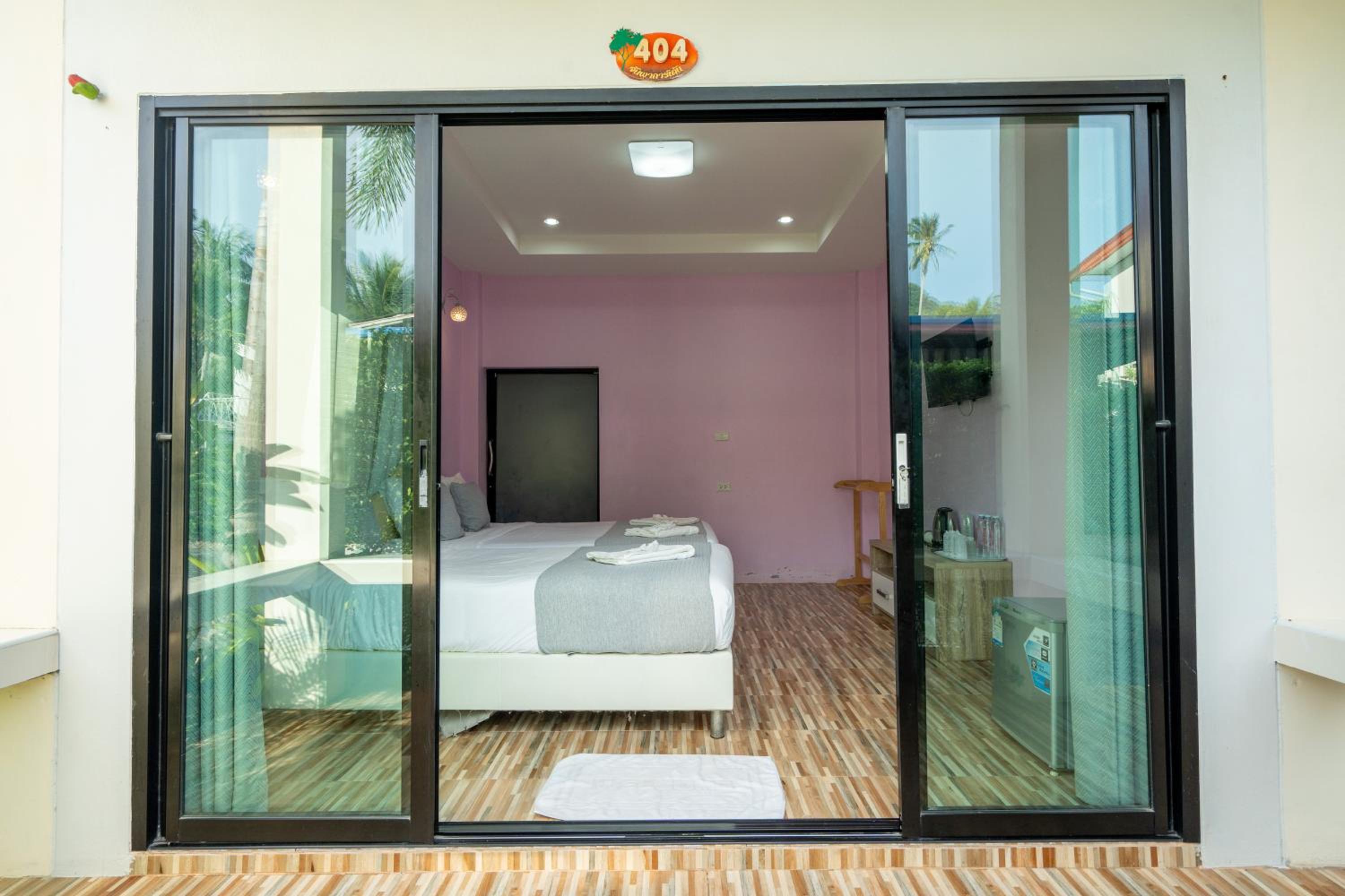 Family Room with Garden View