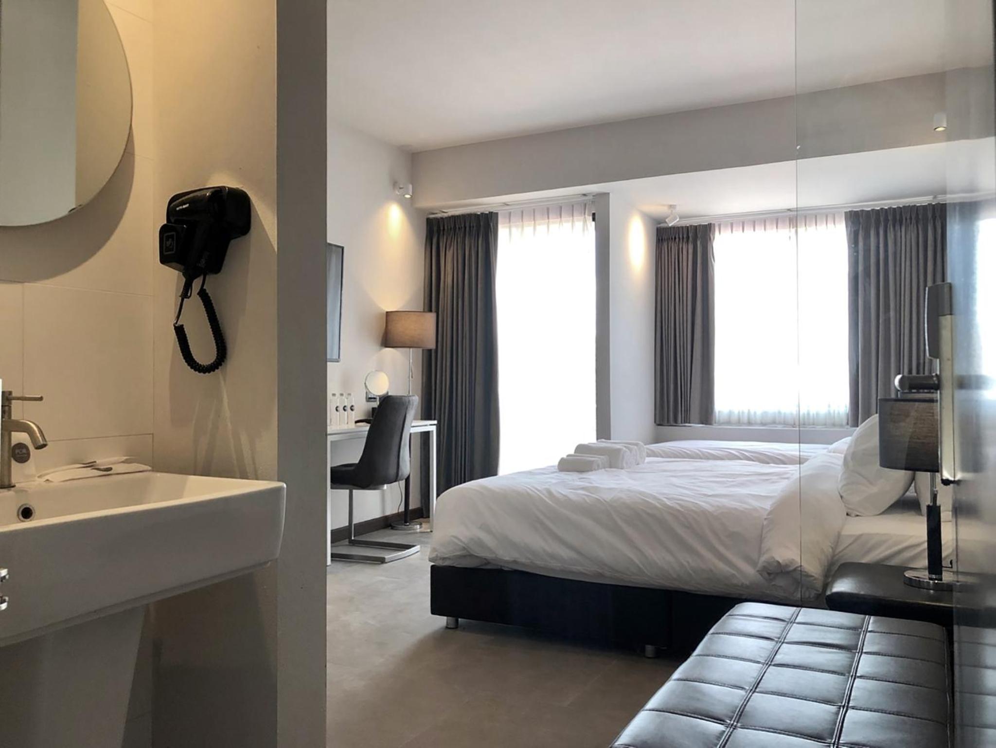 Triple Room with 1 King Size Bed and 1 Single Bed