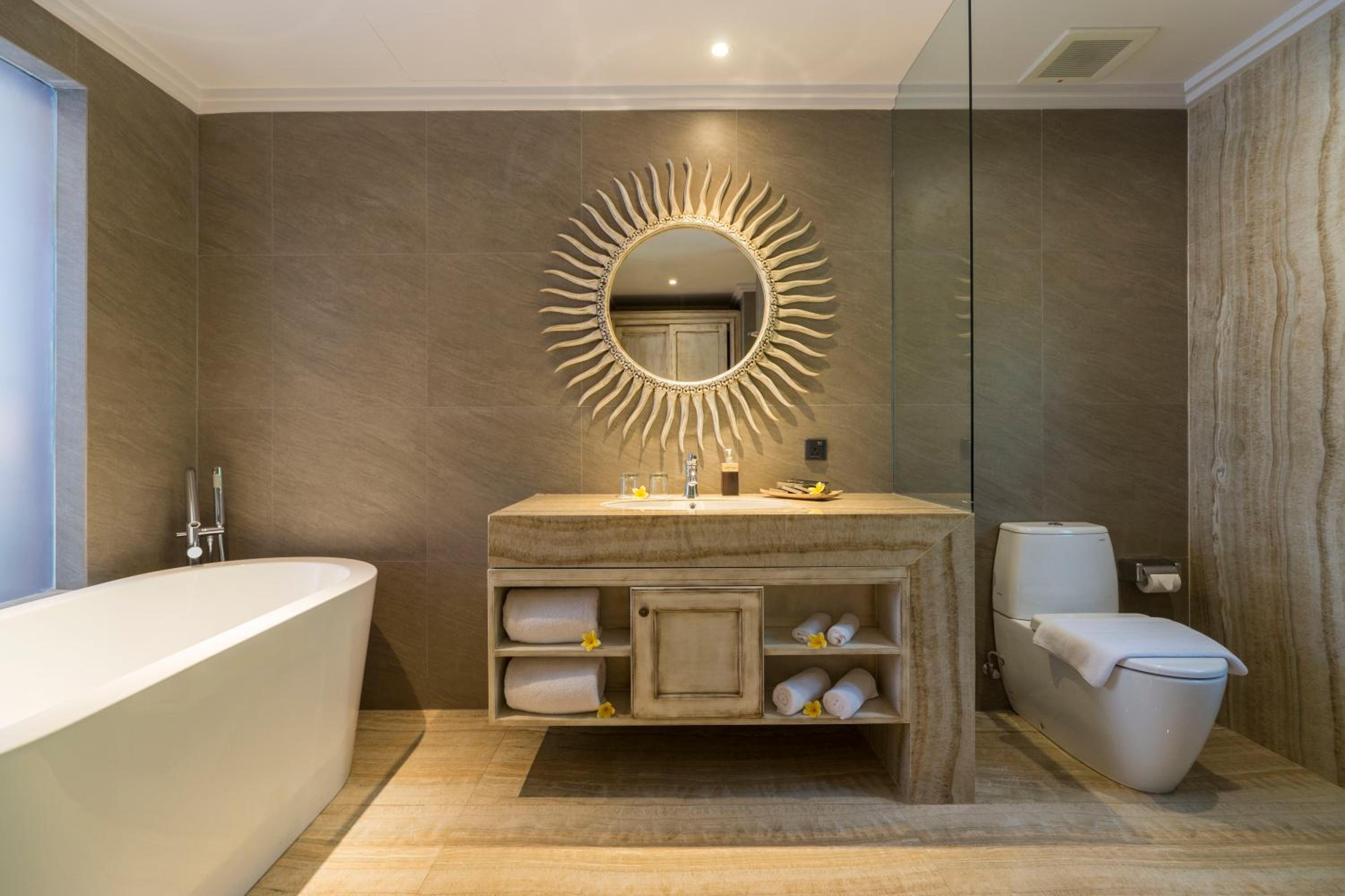 Honeymoon Suite with Lagoon Access