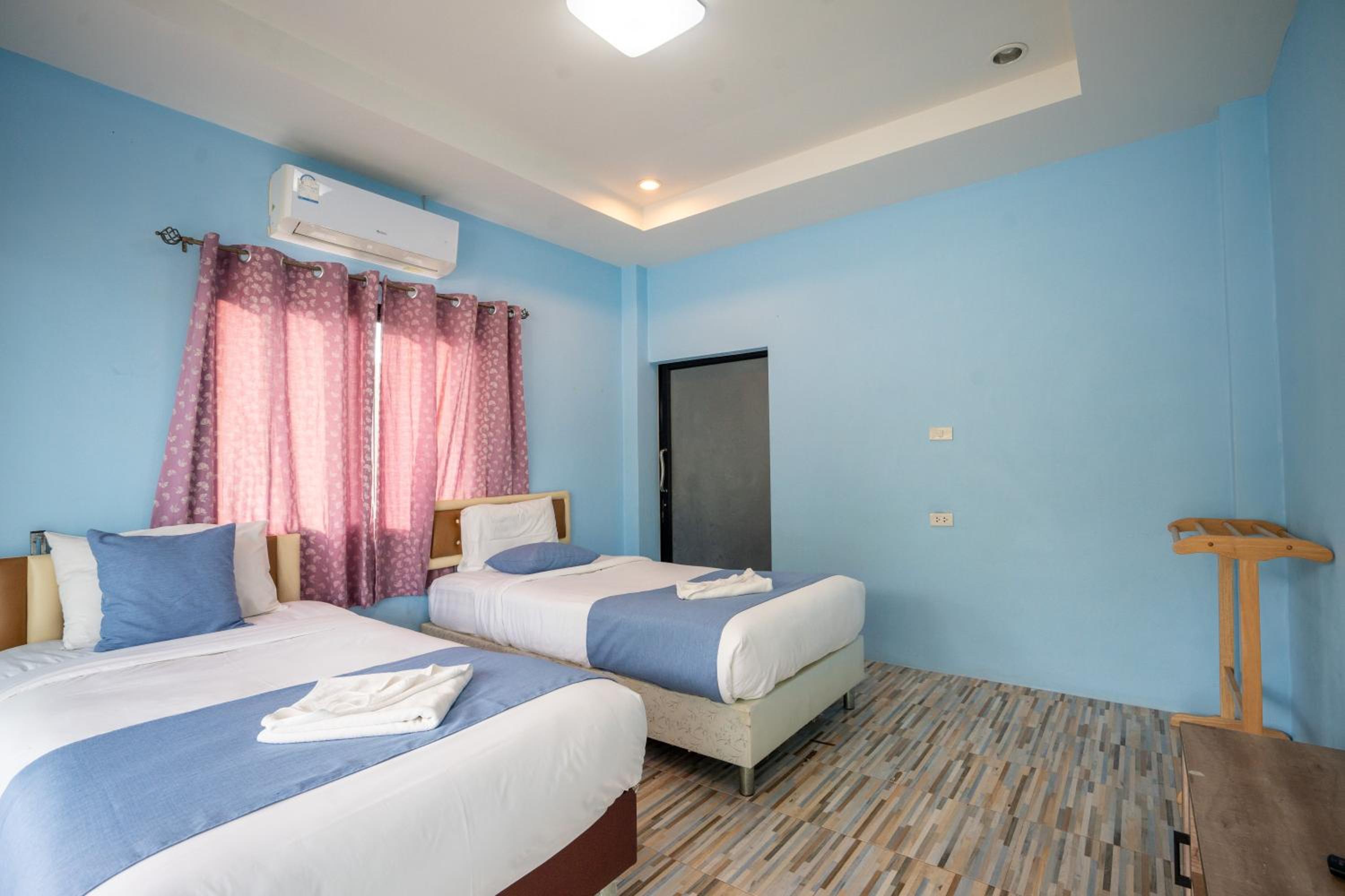 Standard Twin Room with Garden View