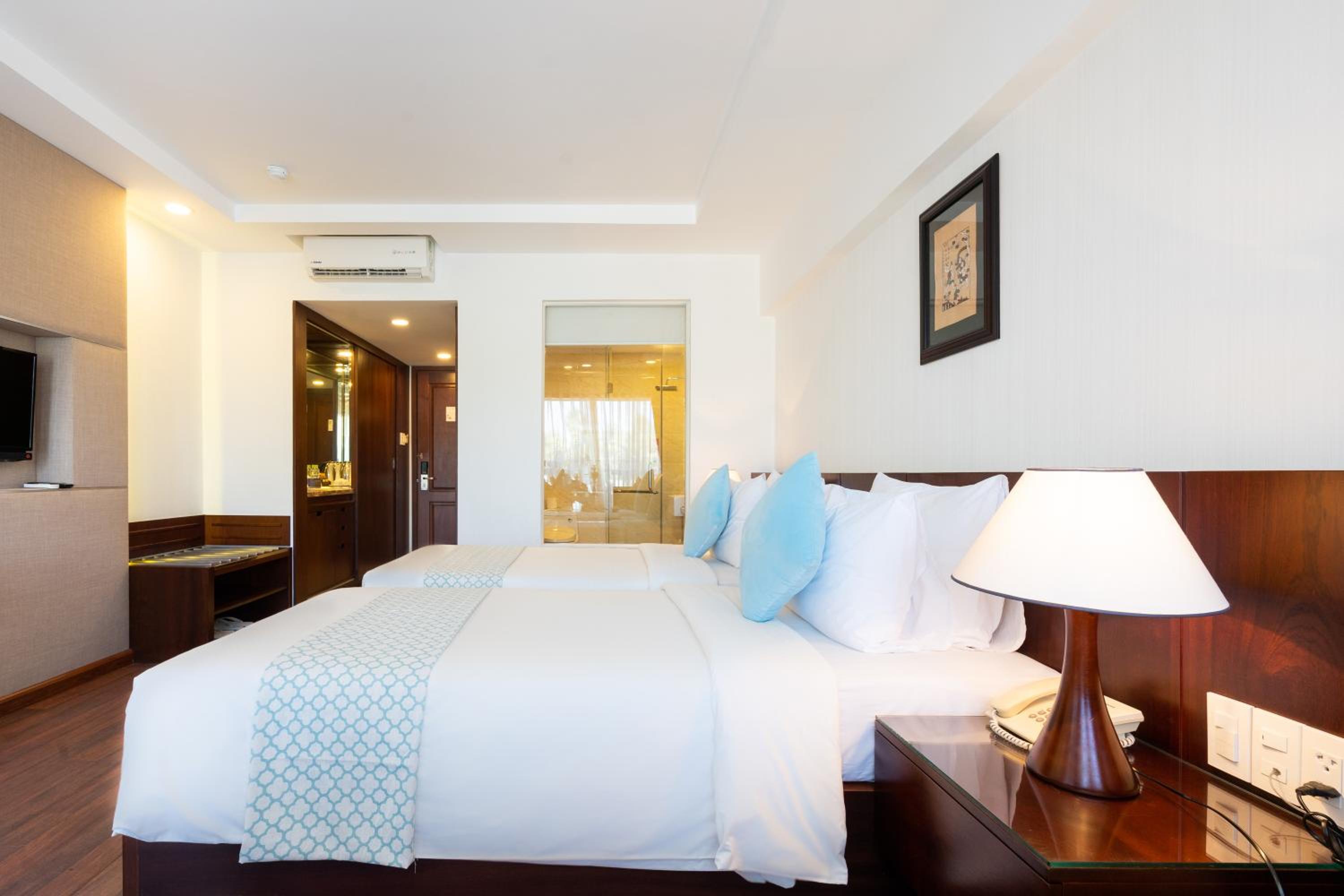 Superior Twin Room with City View