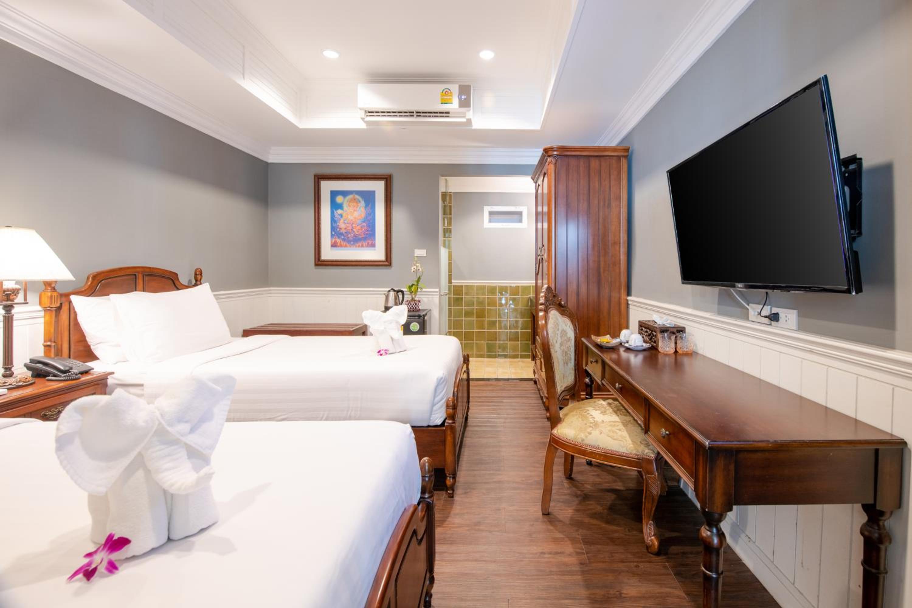 Deluxe Double or Twin Room (No Window)