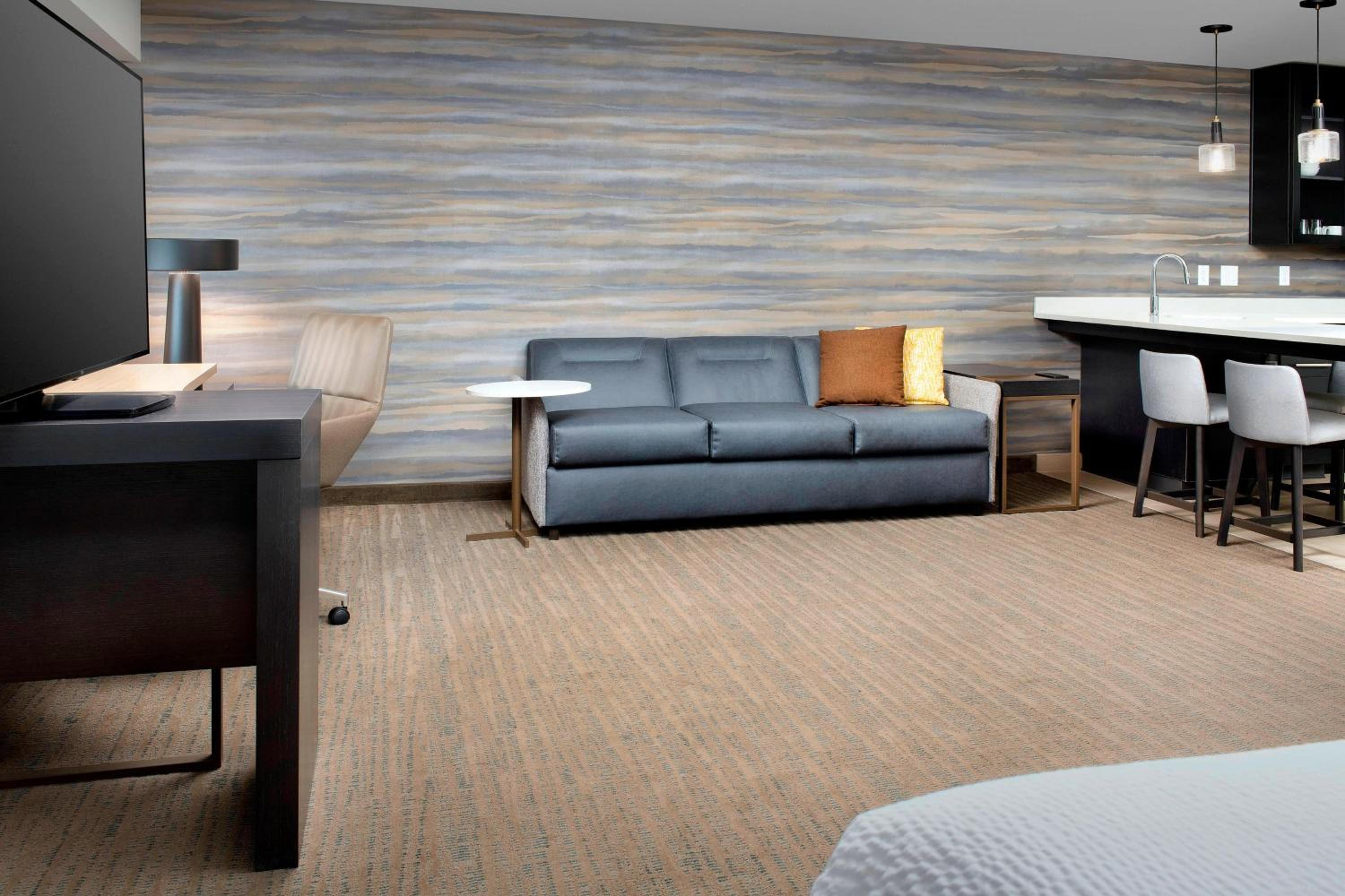 Studio, 2 Queen, Sofa bed