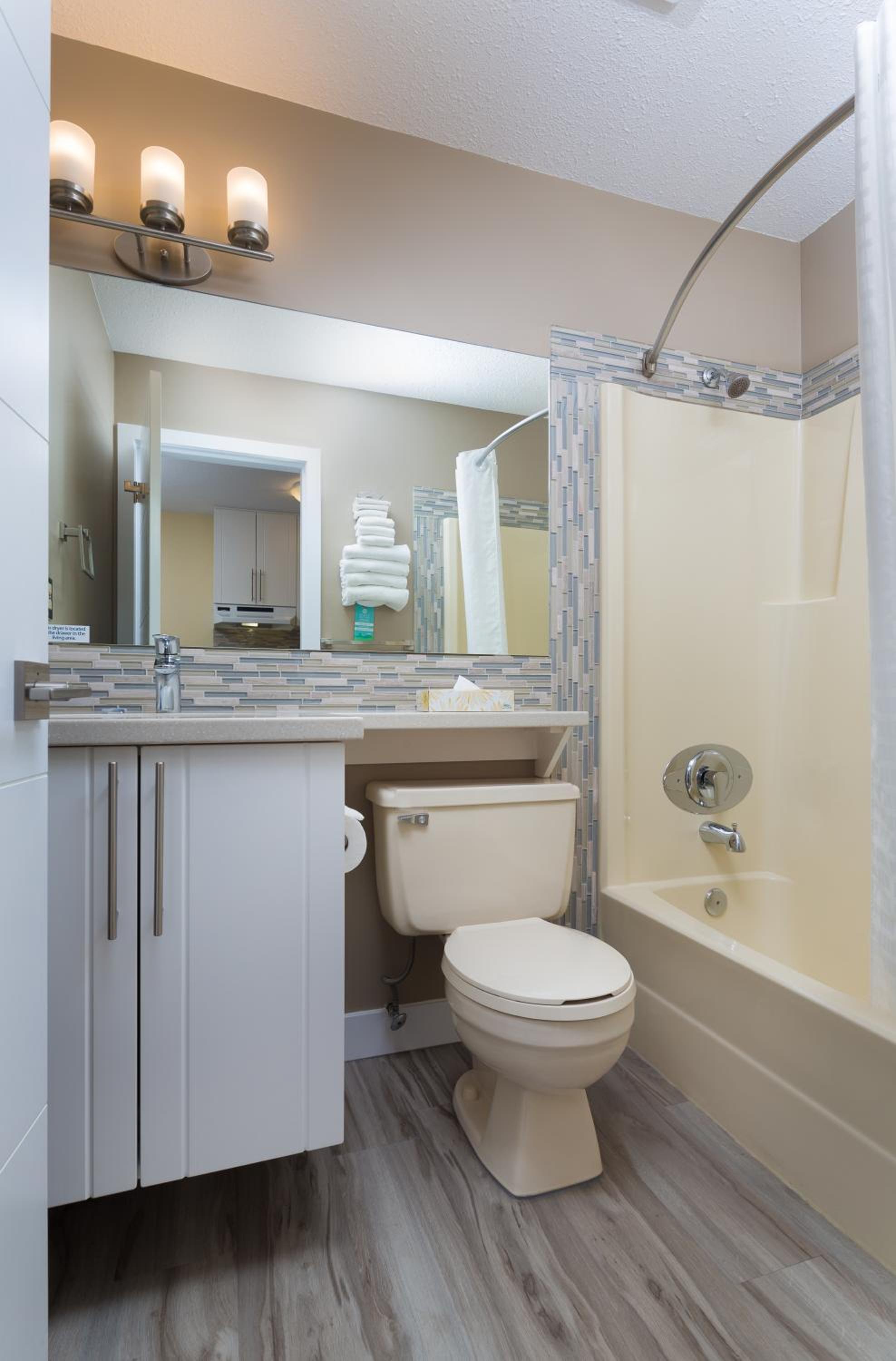 Large Queen Room with Two Queen Beds Kitchenette