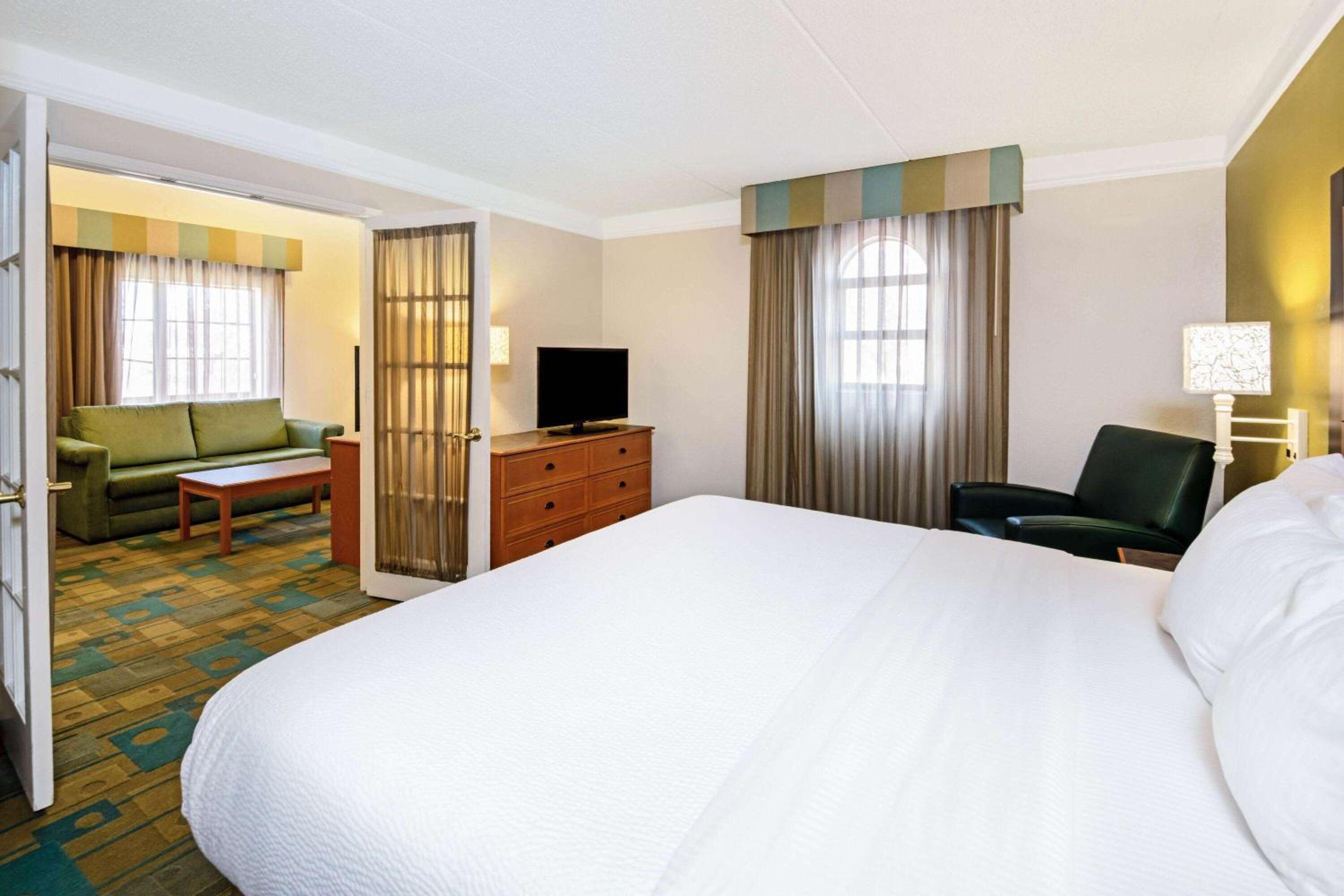 One-Bedroom King Suite - Non-Smoking