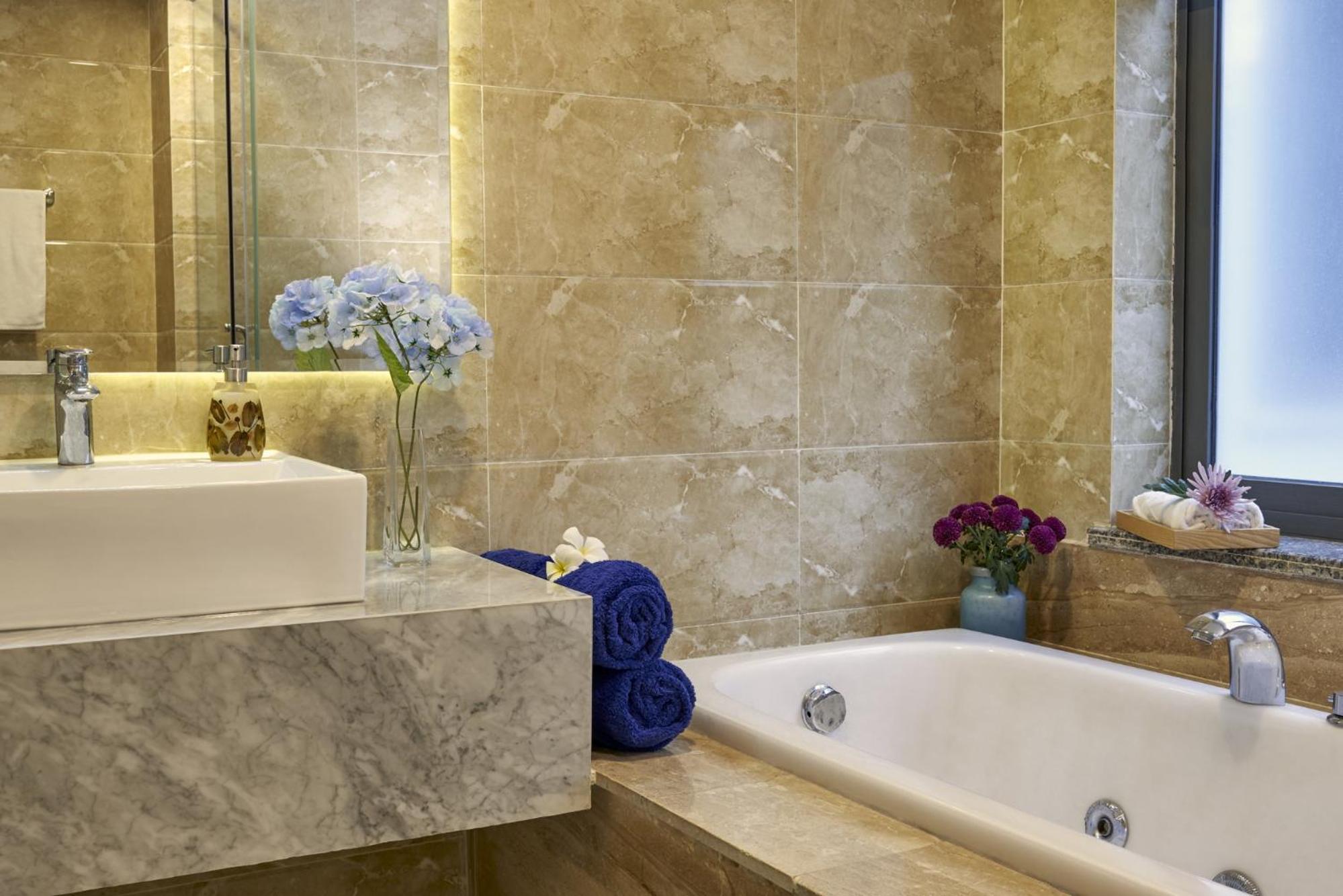 Royal Suite with Hill View