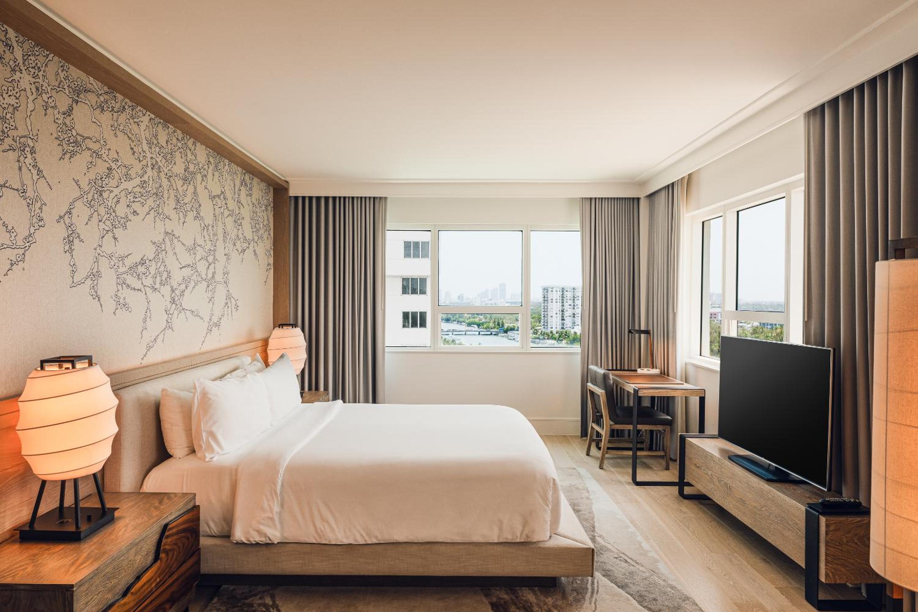 Junior Suite King Bed - Bay View