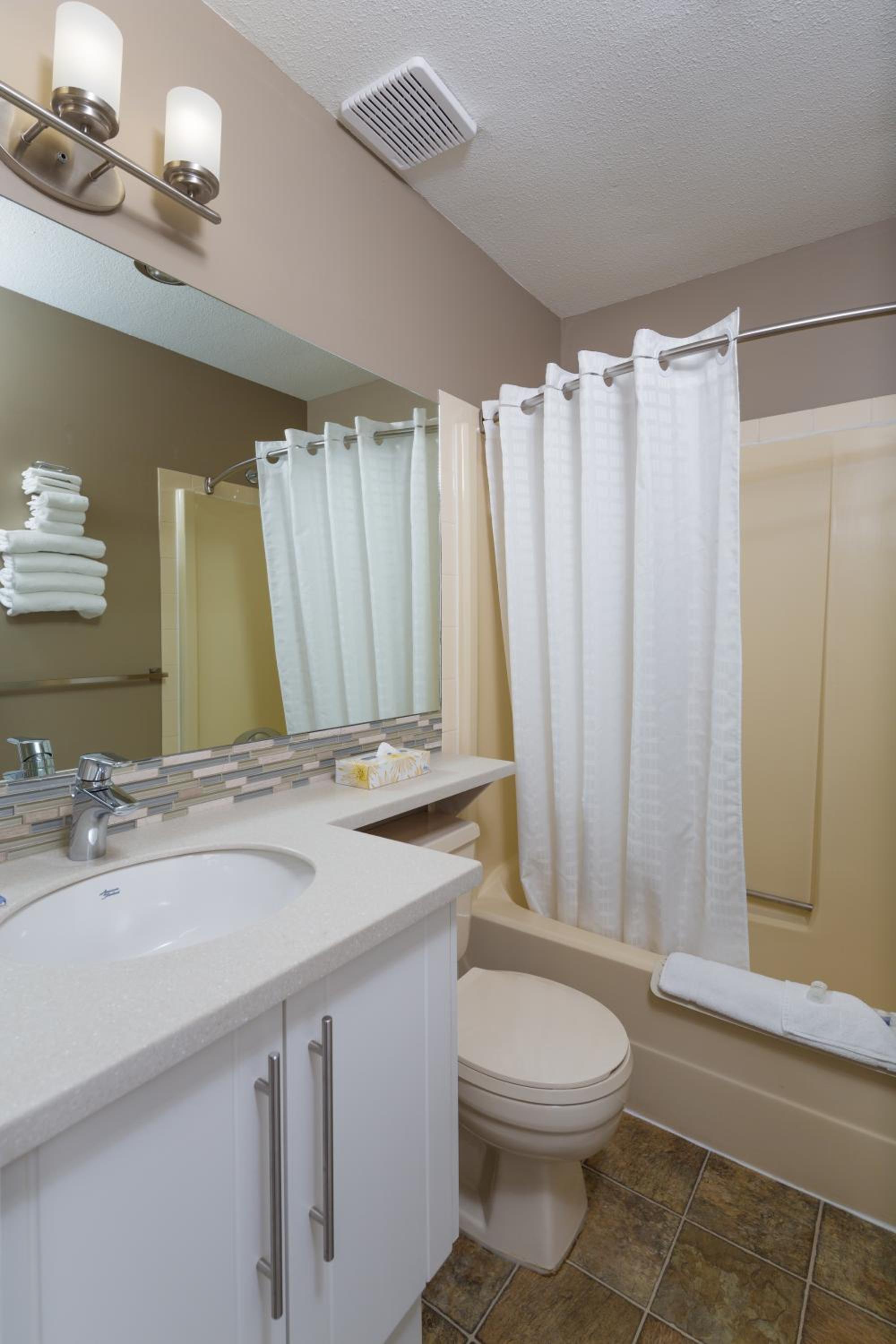 One-Bedroom Suite with Kitchen