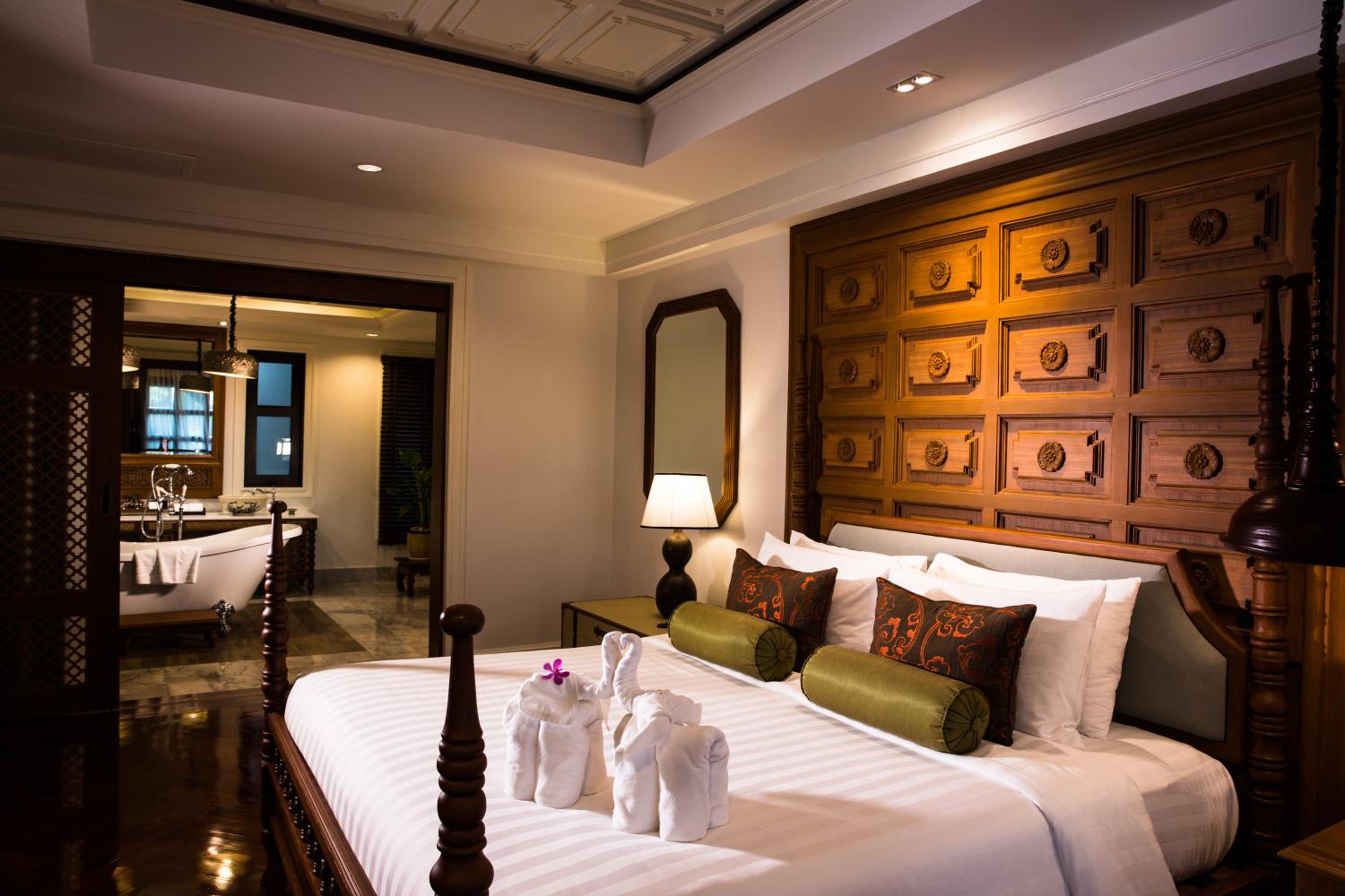 Riverfront Colonial Suite