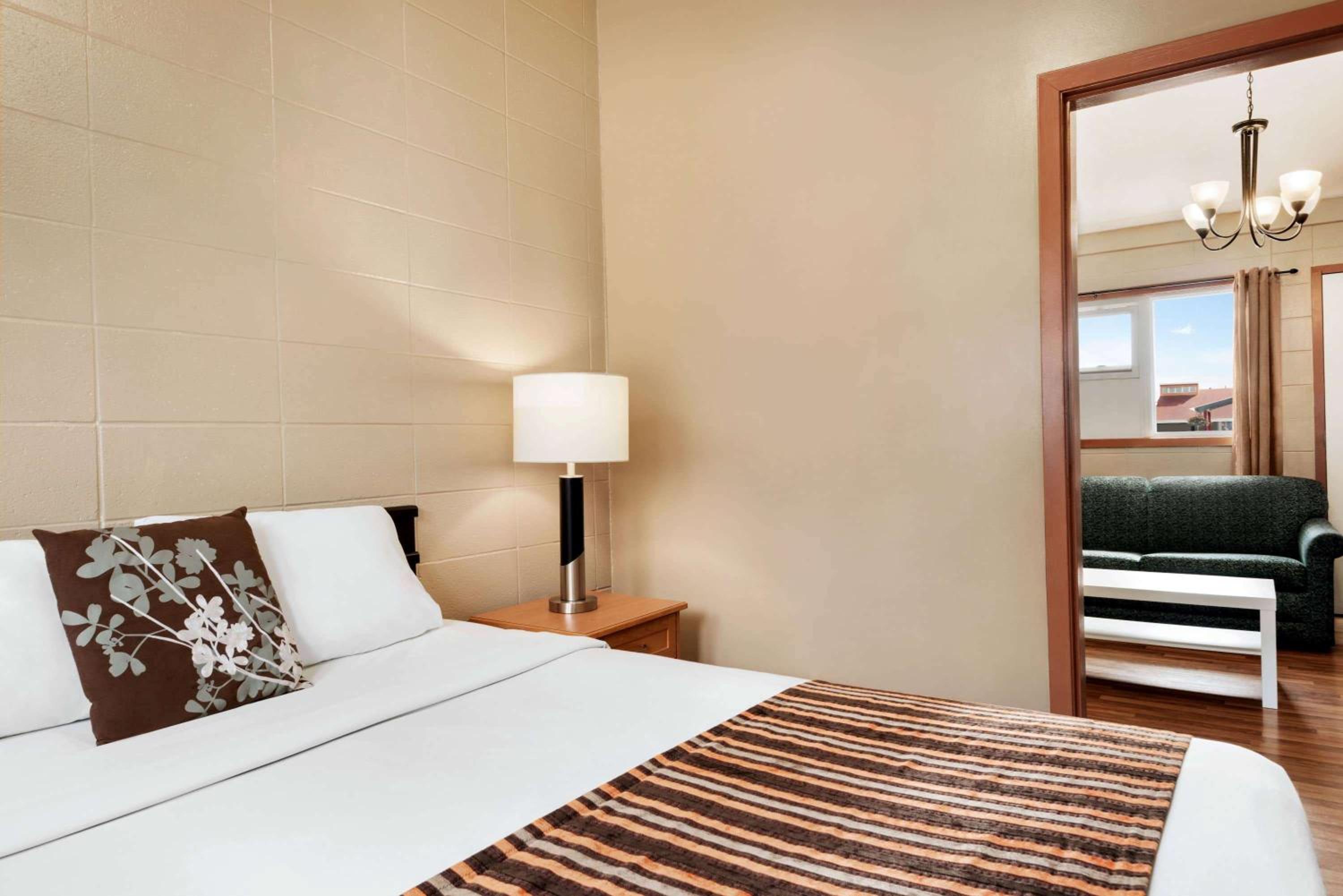 Studio Queen Suite - Non-Smoking