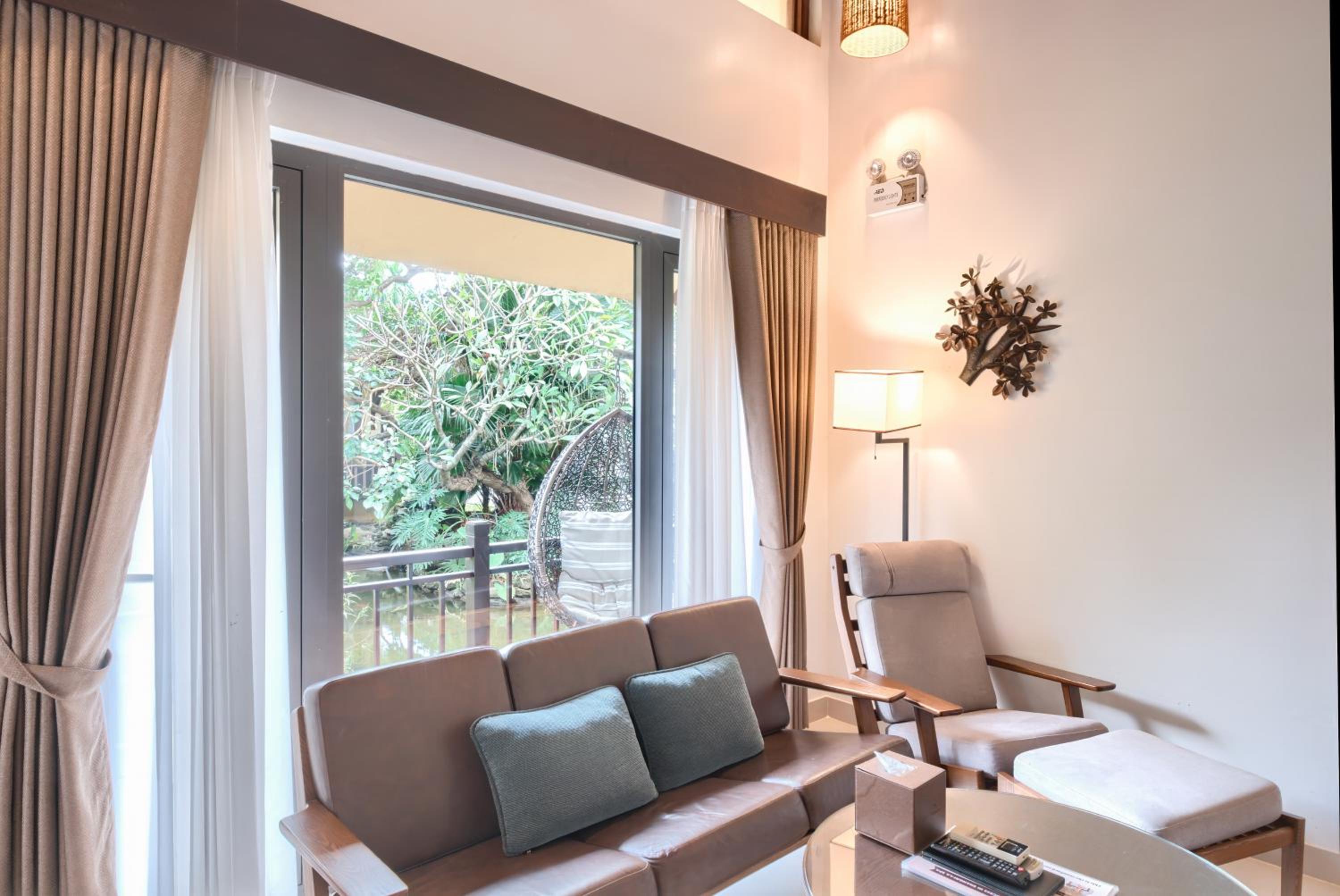 Special Offer - Villa King Room with Lake View and Bathtub 