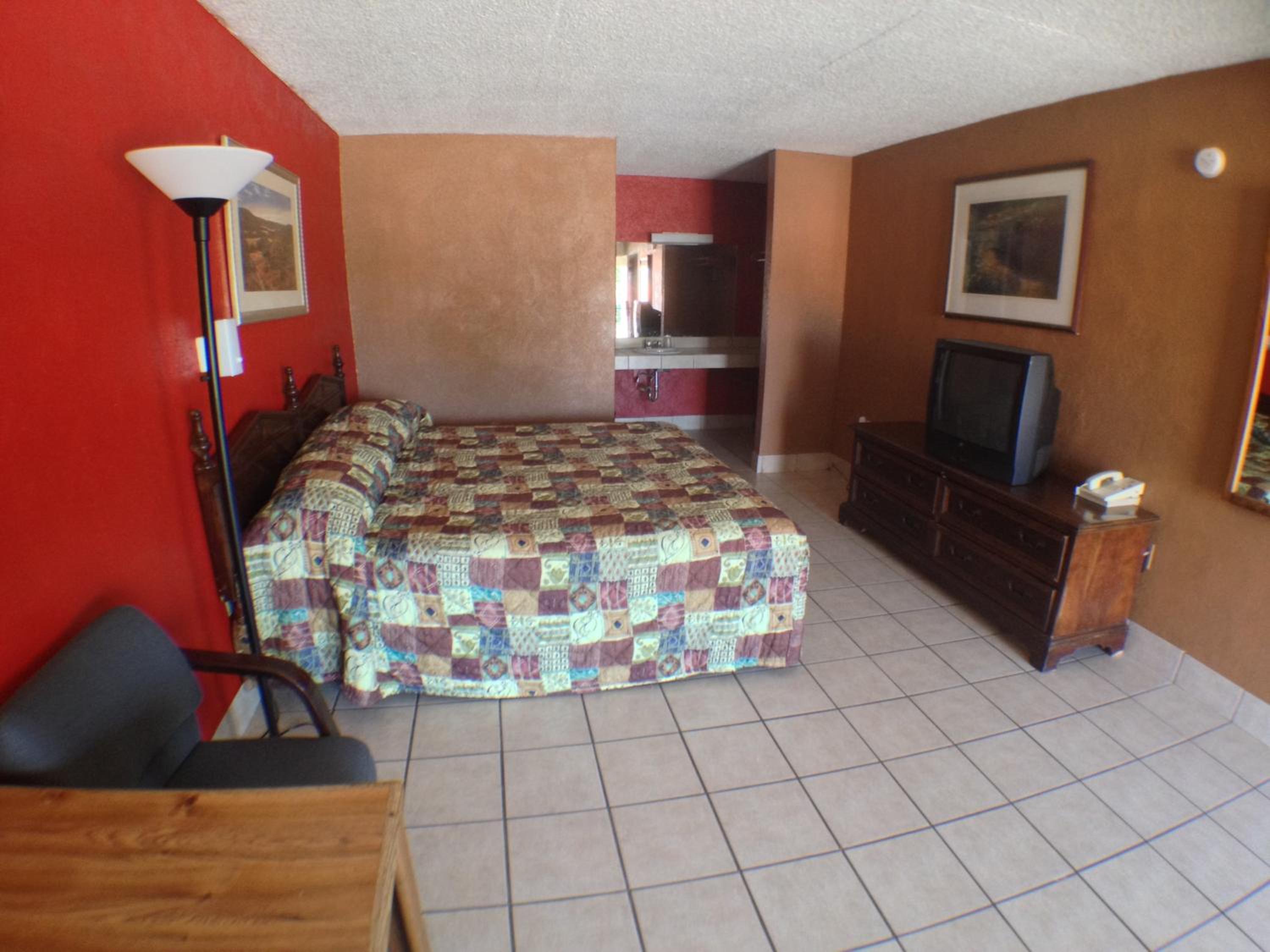 Deluxe Room - Non-Smoking