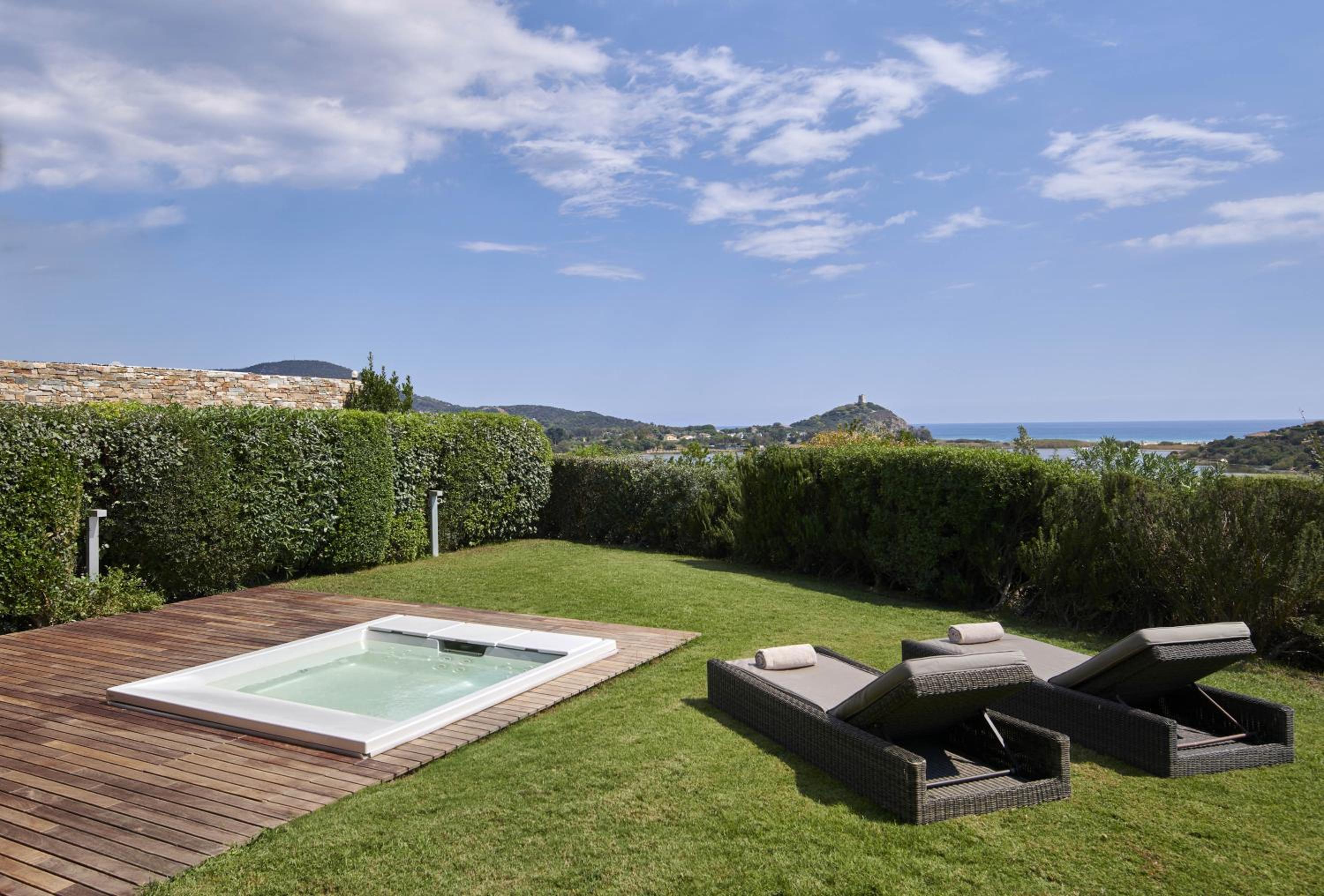 Junior King Suite with Garden and Hot Tub