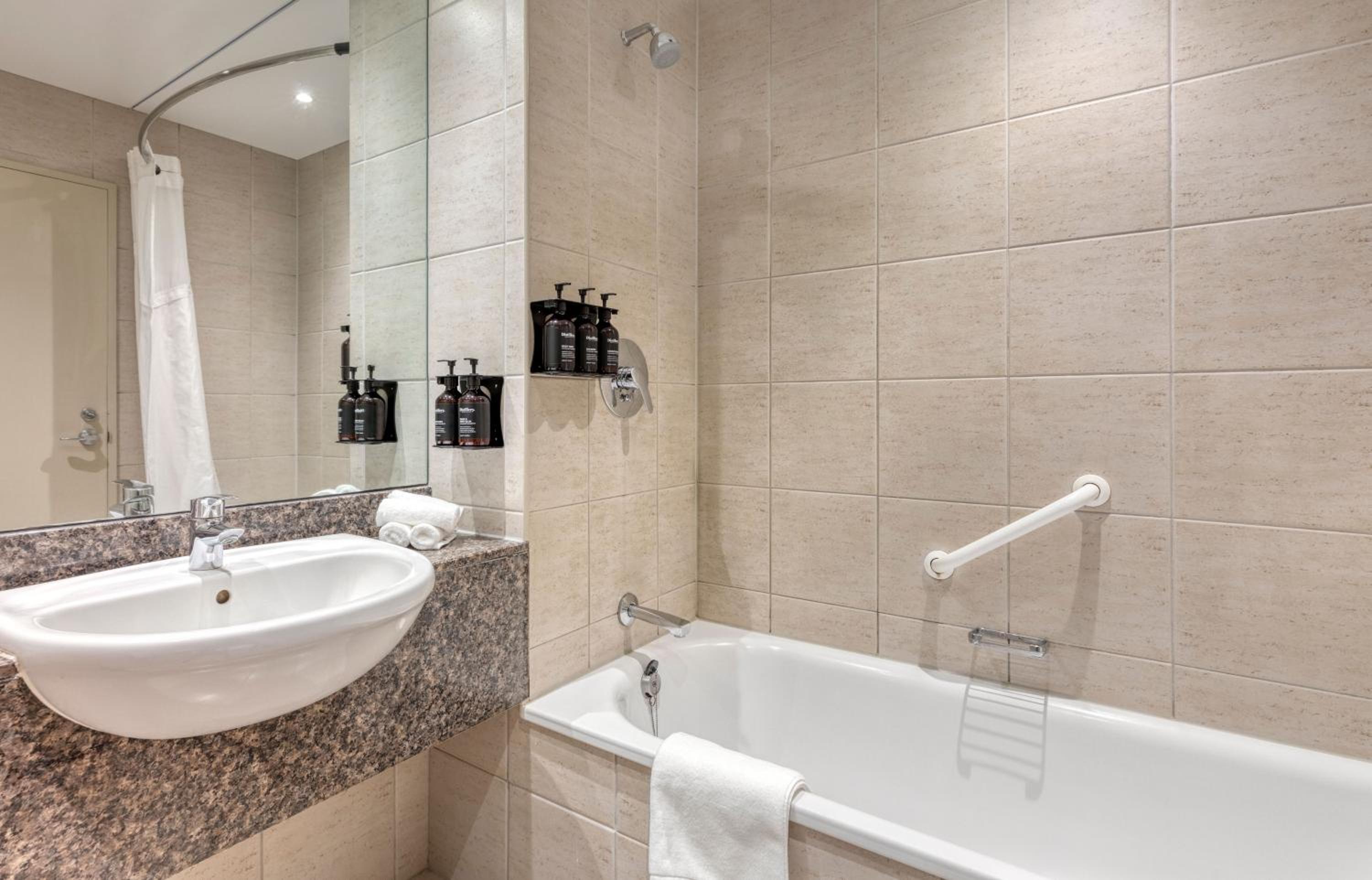 Deluxe Queen Queen Room