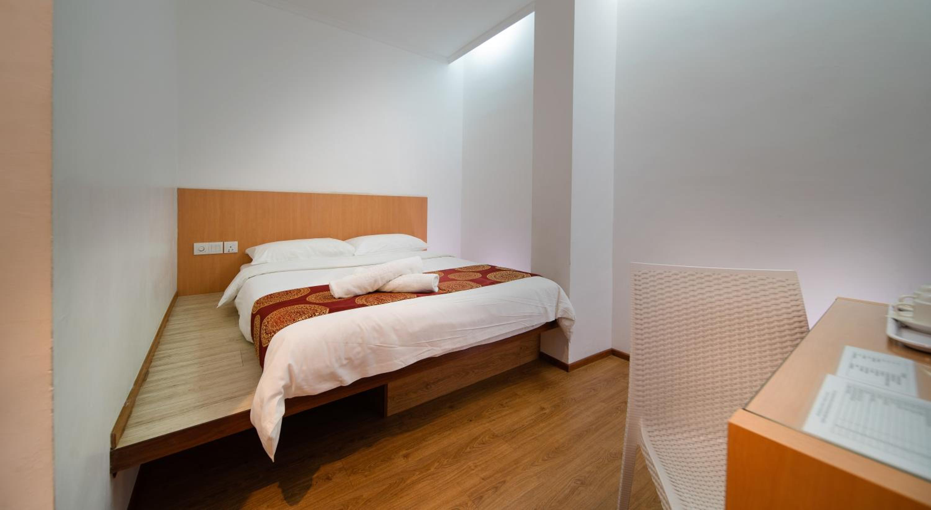 Deluxe Queen Room (No Window)