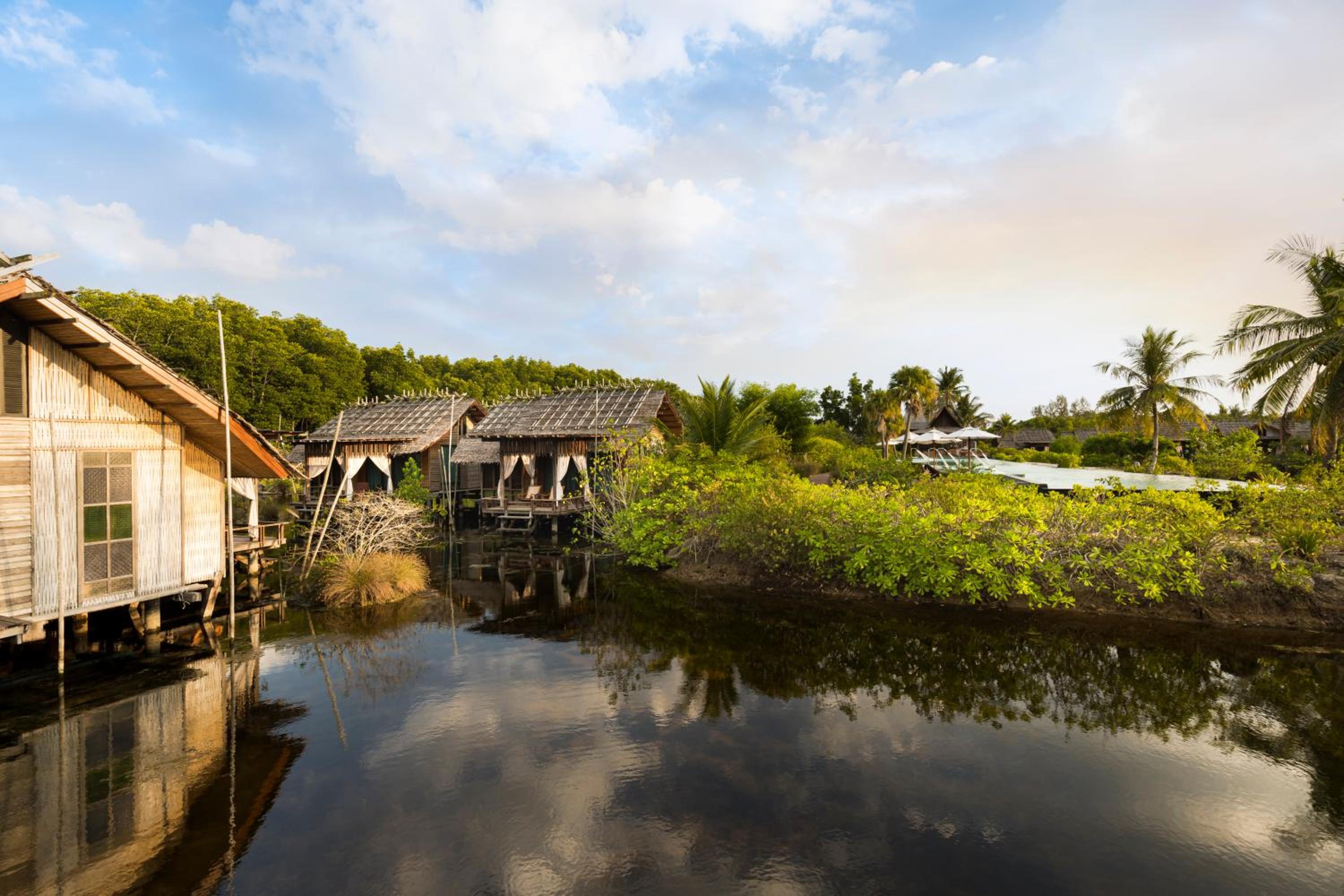Jacuzzi Suite Water Villa- Free Schedule Shuttle to Ao Nang Beach/ Railay Beach