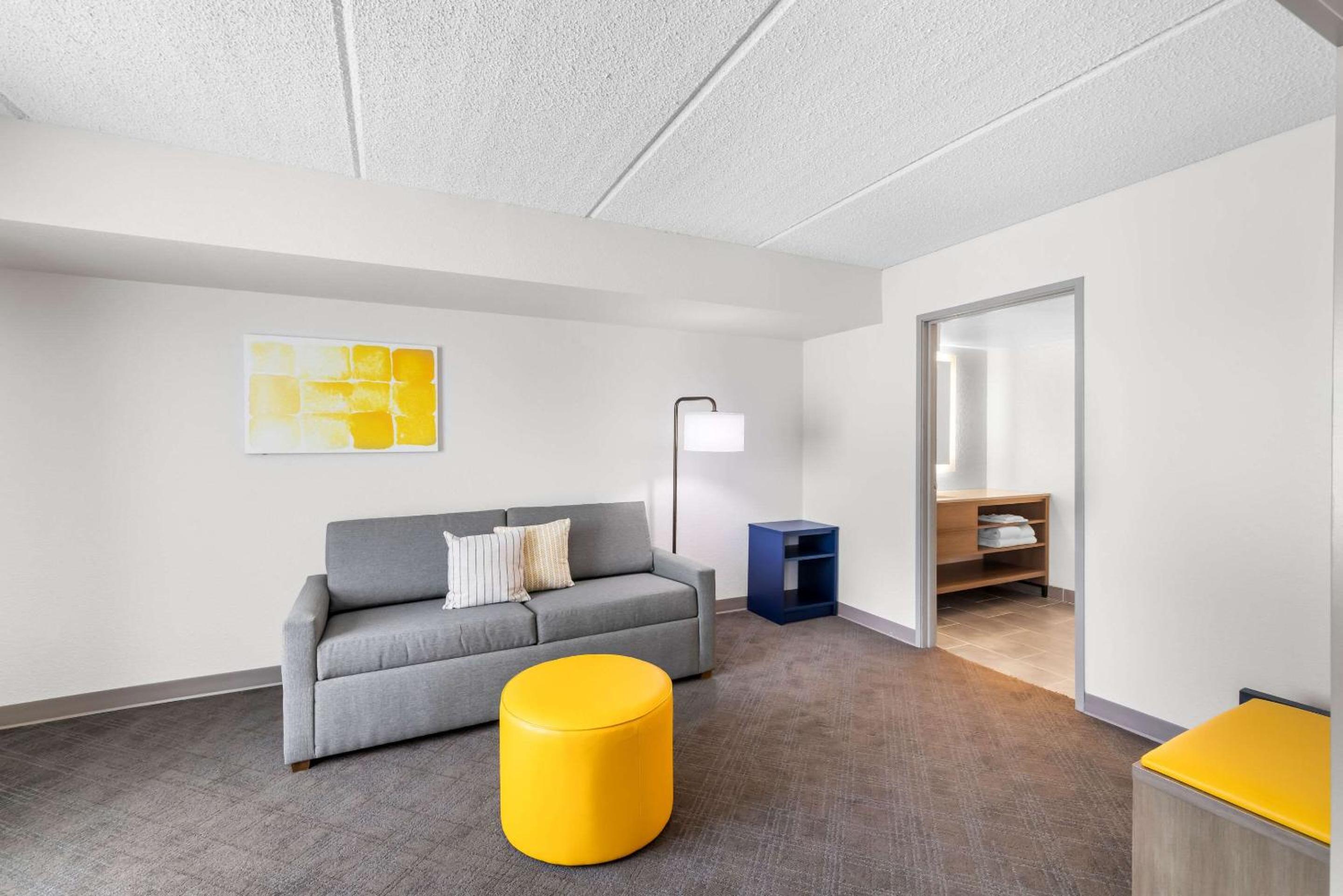 Queen Suite with Two Queen Beds - Non-Smoking