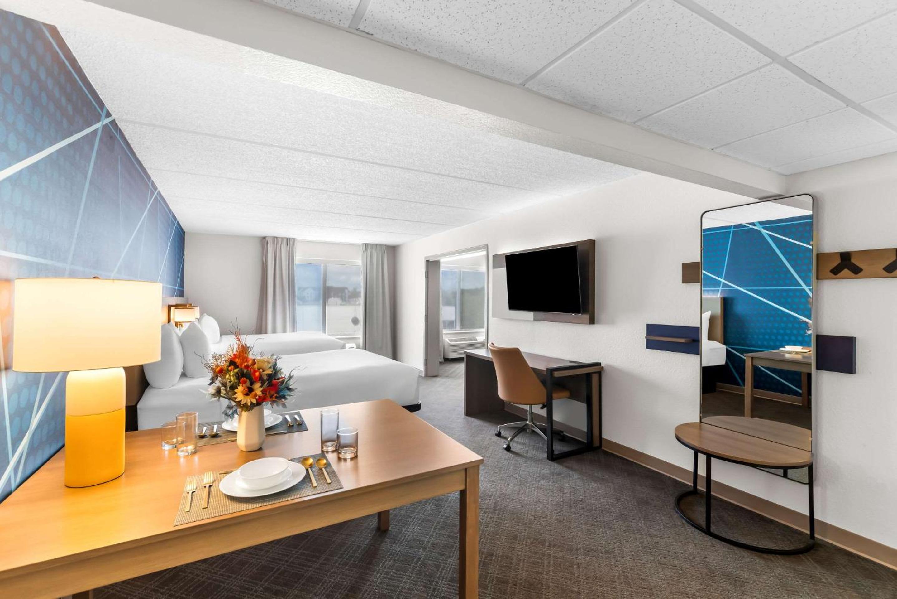 Queen Suite with Two Queen Beds - Non-Smoking