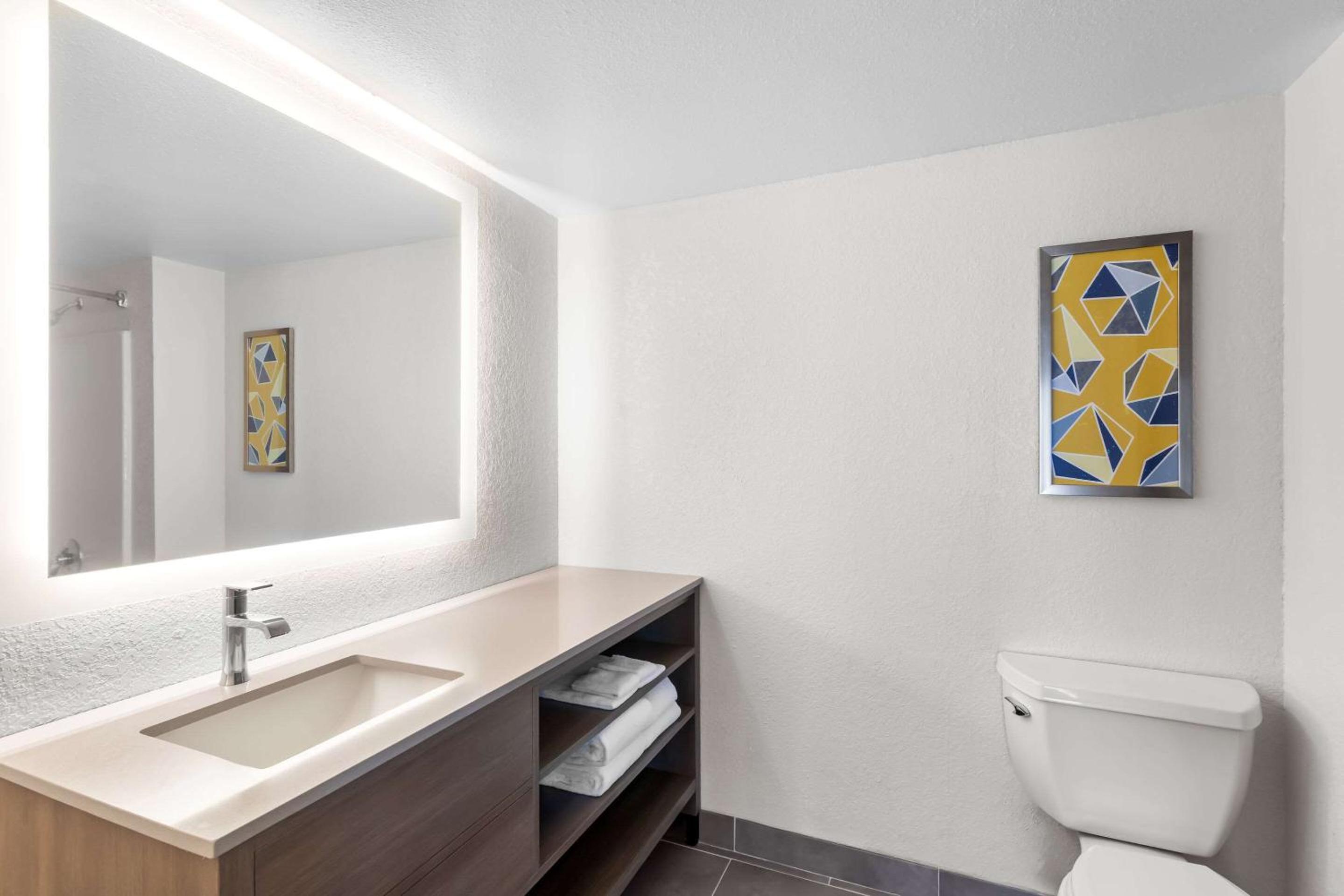 Queen Suite with Two Queen Beds - Non-Smoking