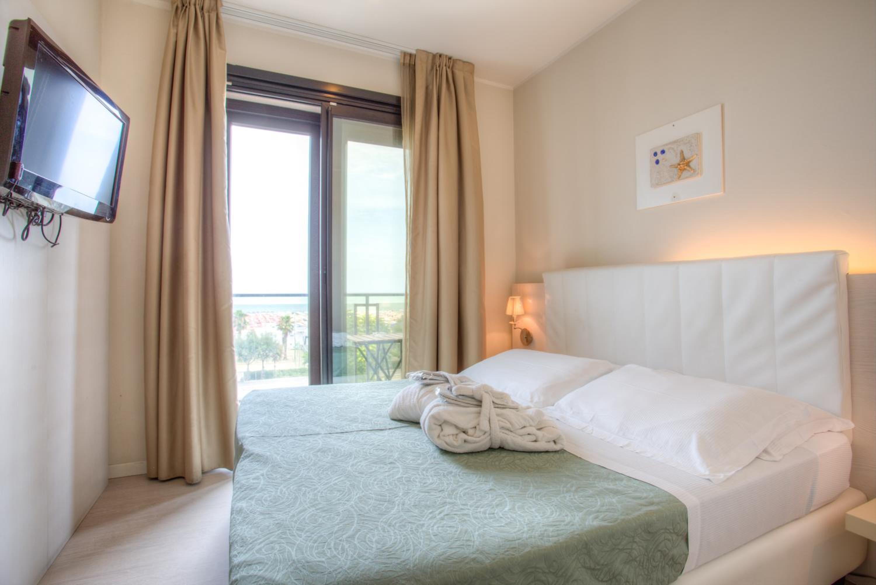 Double or Twin Room with Beach Access