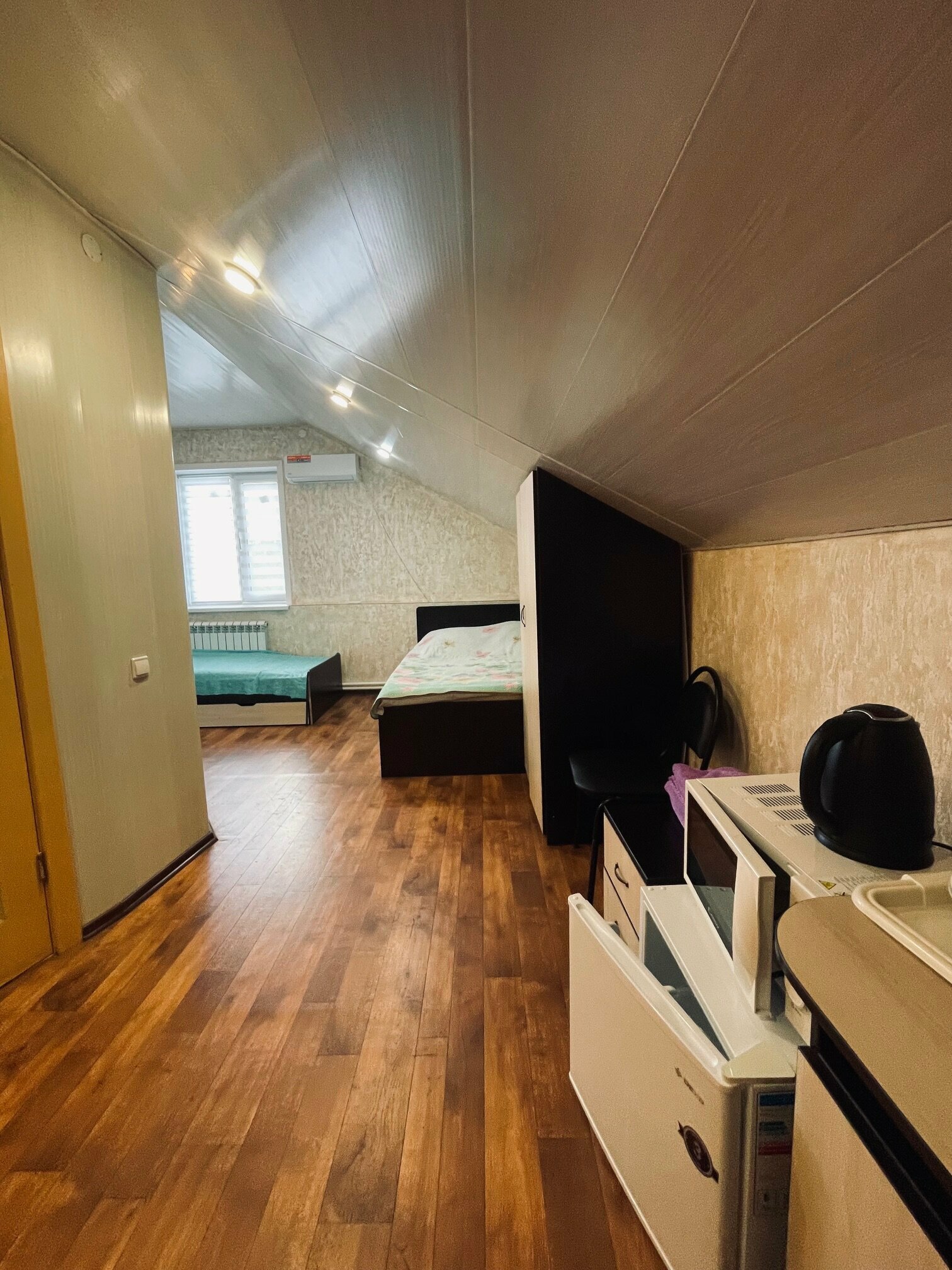 Трехместный номер «Комфорт» с душем