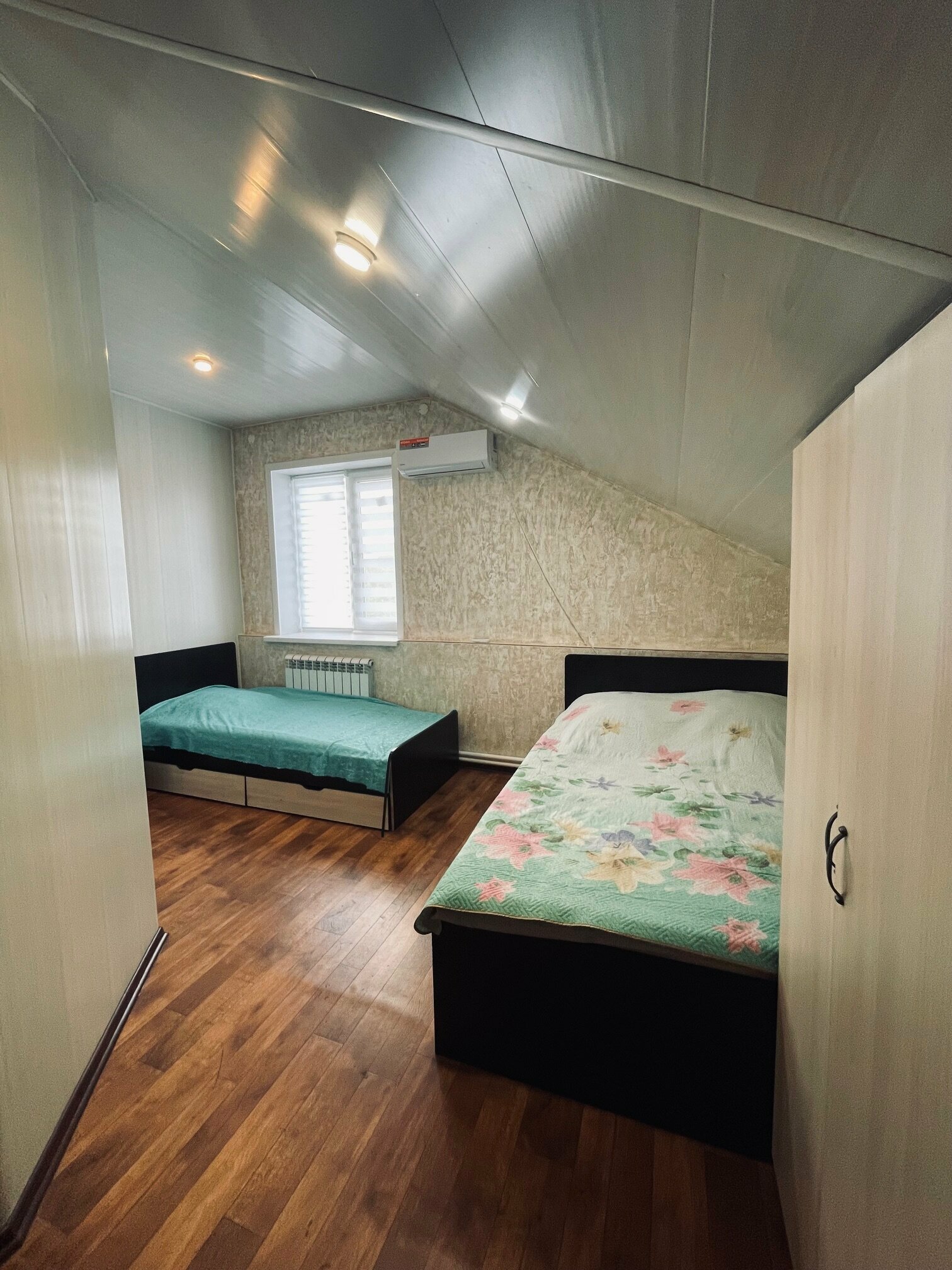 Трехместный номер «Комфорт» с душем