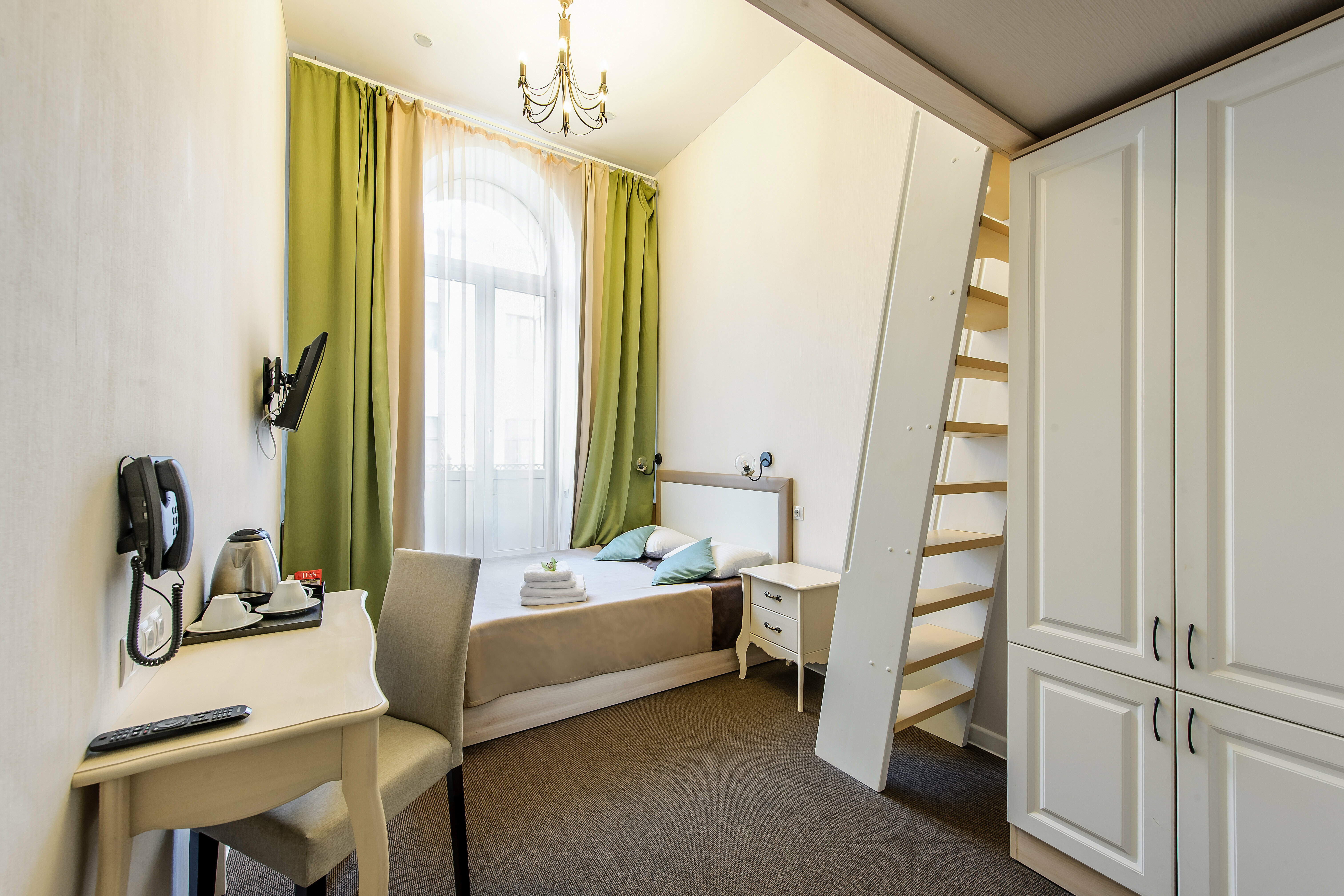 Номер с Балконом и кроватью Лофт