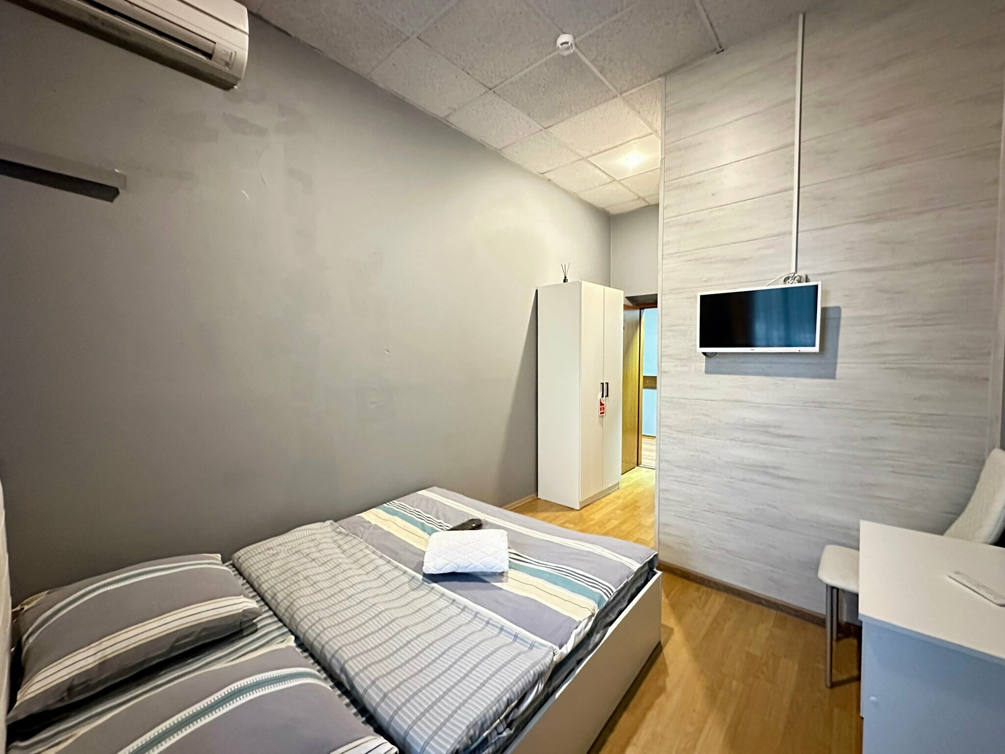 Двухместный номер без окна. Удобства на этаже