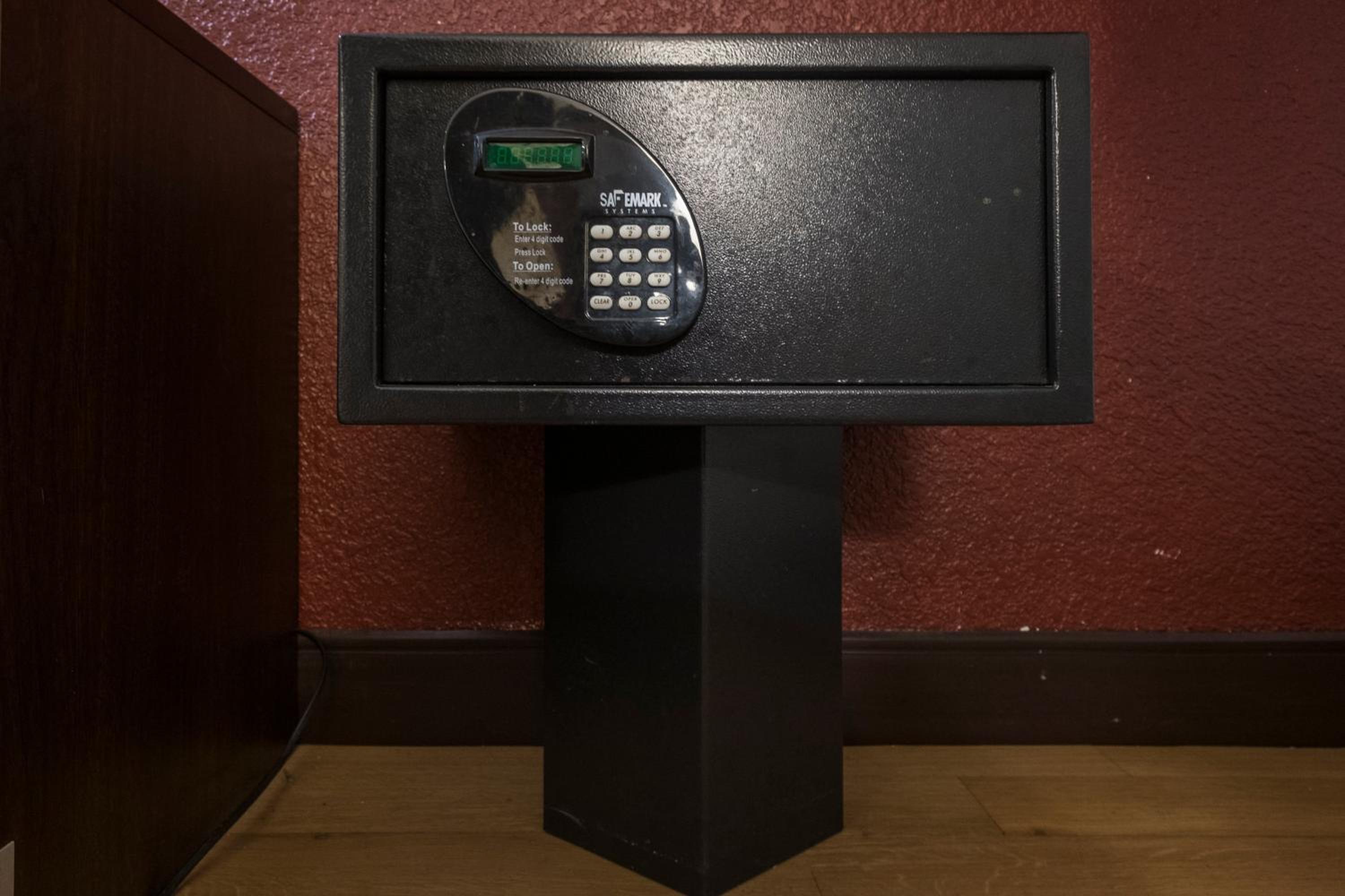 Deluxe Room with Two Double Beds Smoke Free