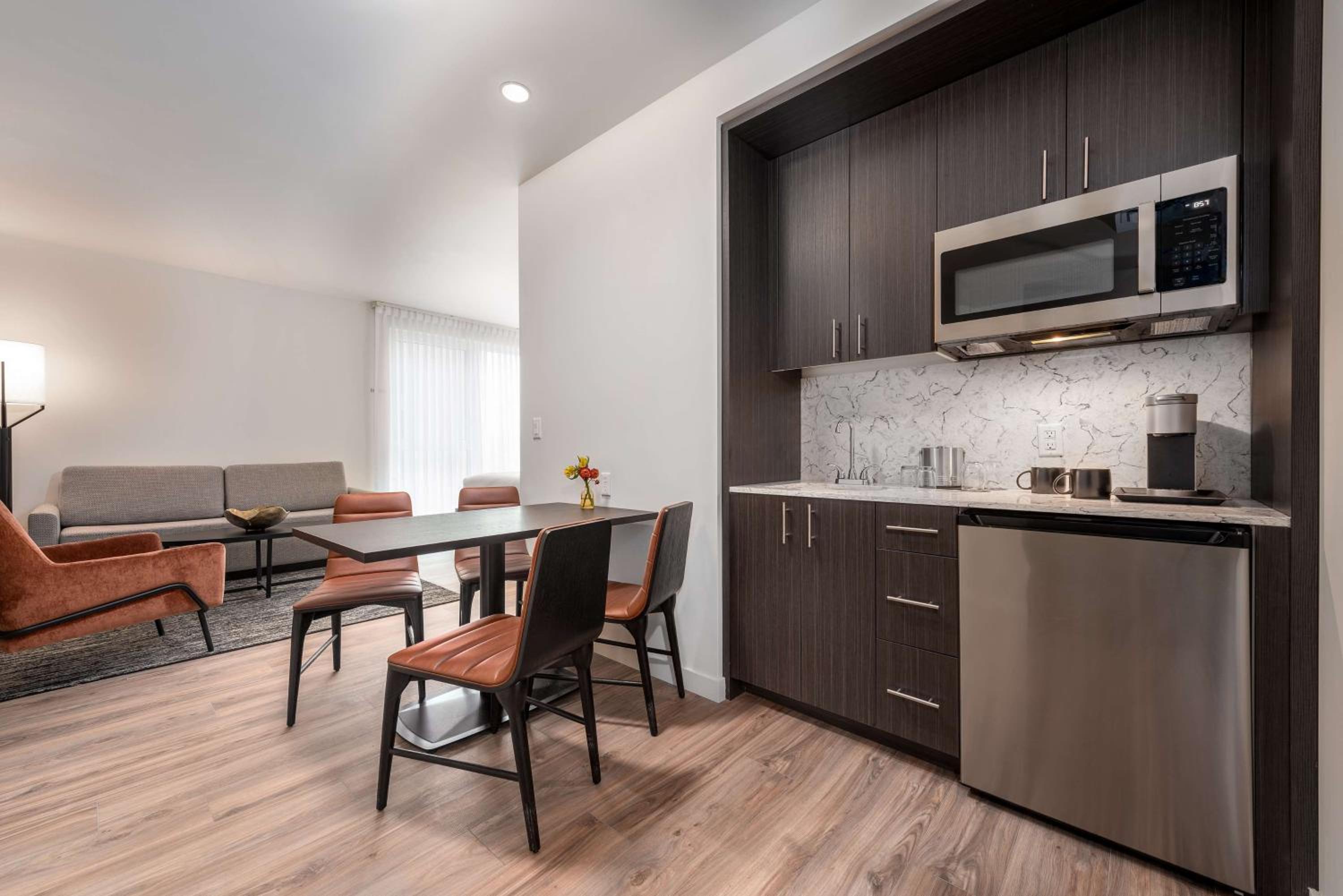 Deluxe Queen Room with Two Queen Beds and Sofa Bed - Hearing Accessible