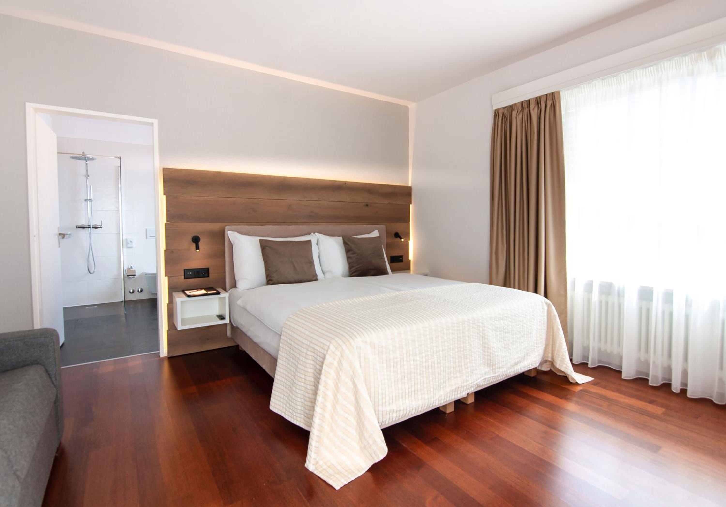 Deluxe Double Room with Balcony and Lake View