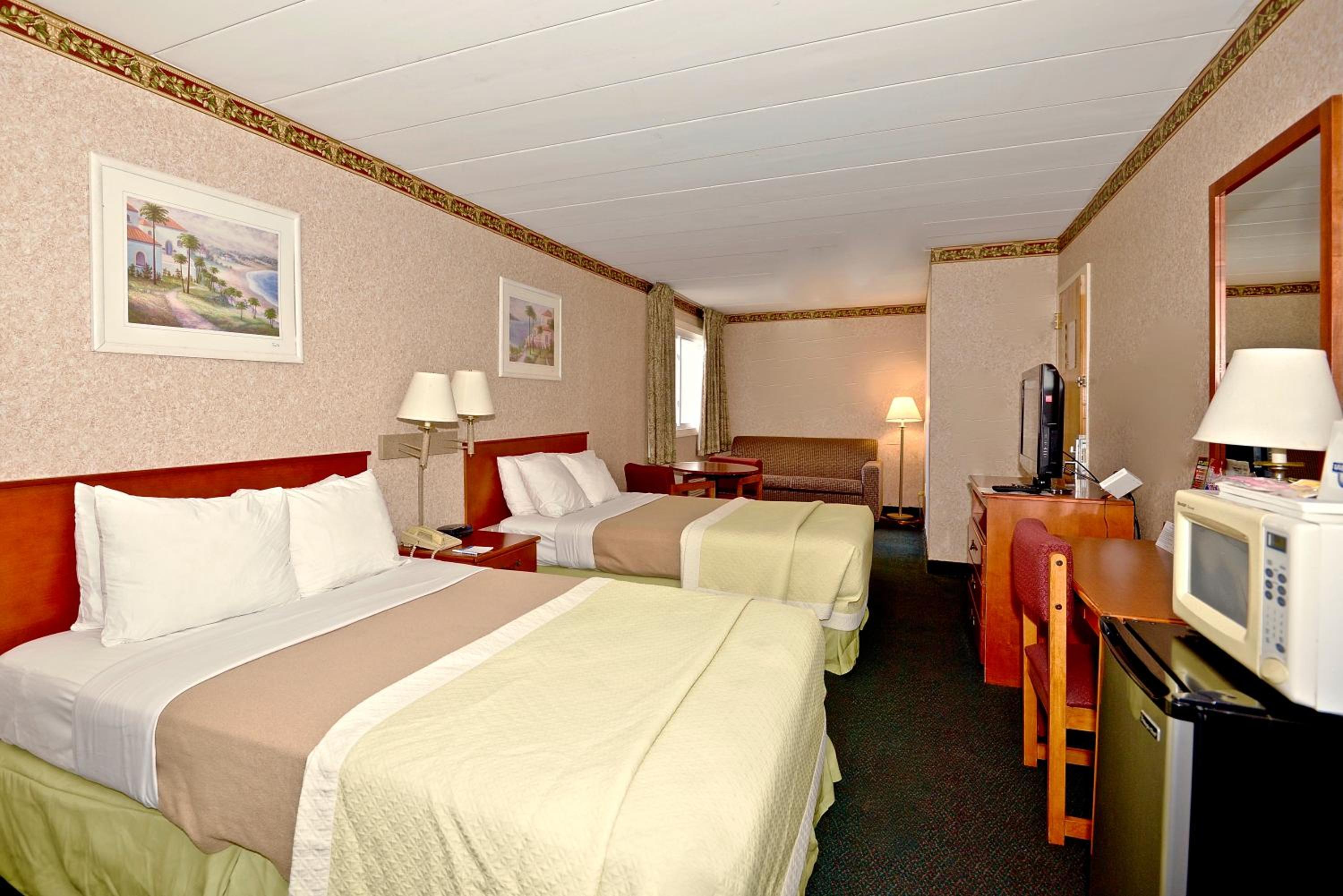 Suite with Two Double Beds and Sofa Bed - Non-Smoking